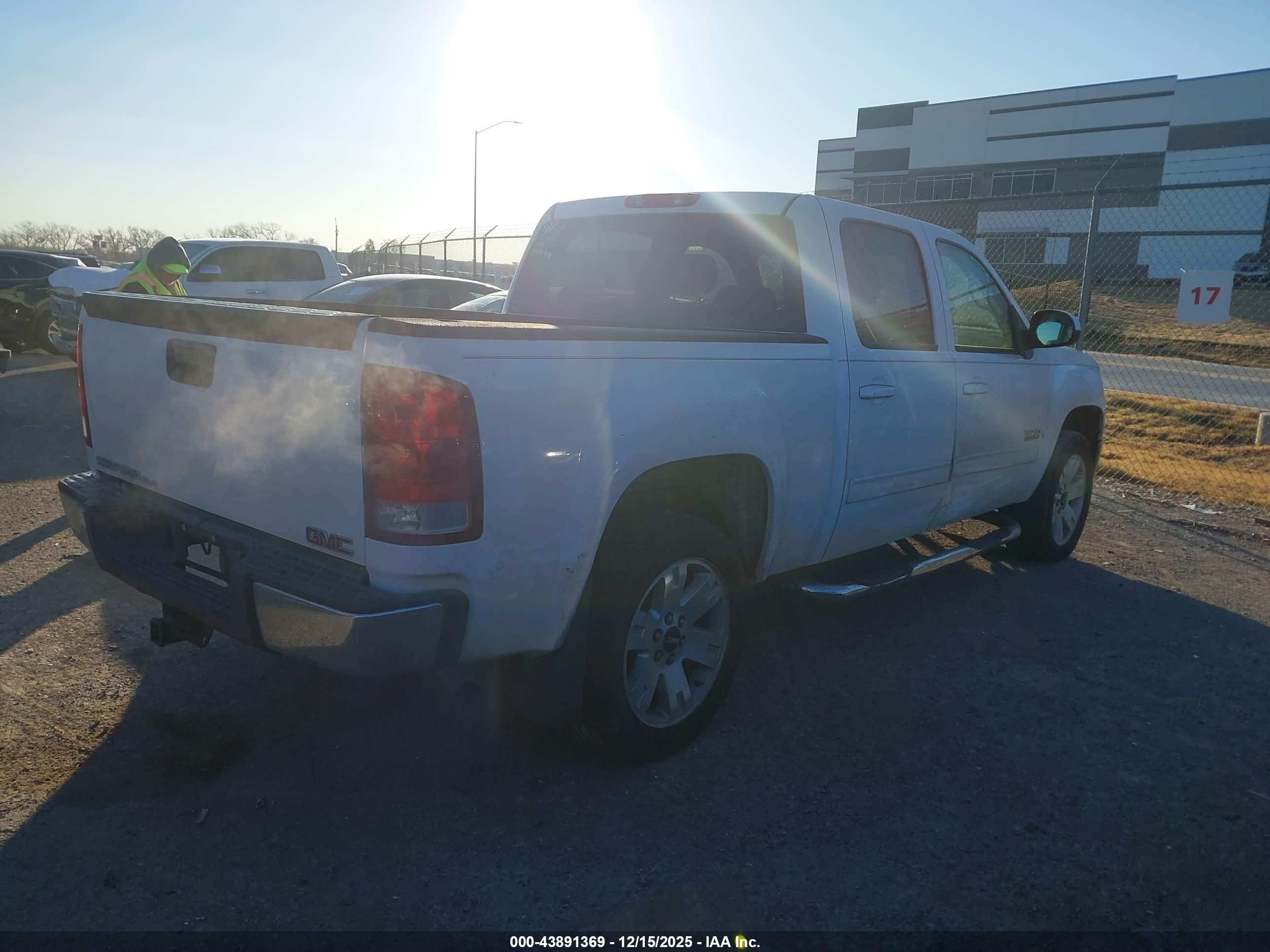 GMC SIERRA image 4