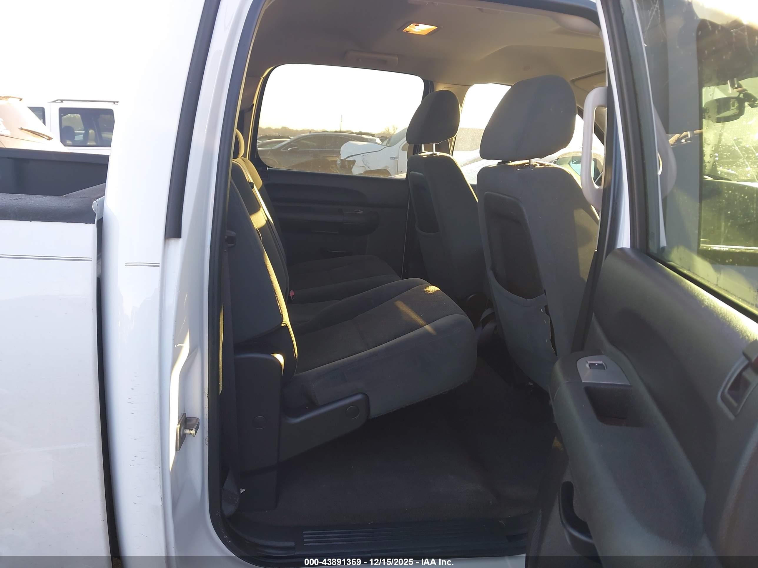 GMC SIERRA image 8