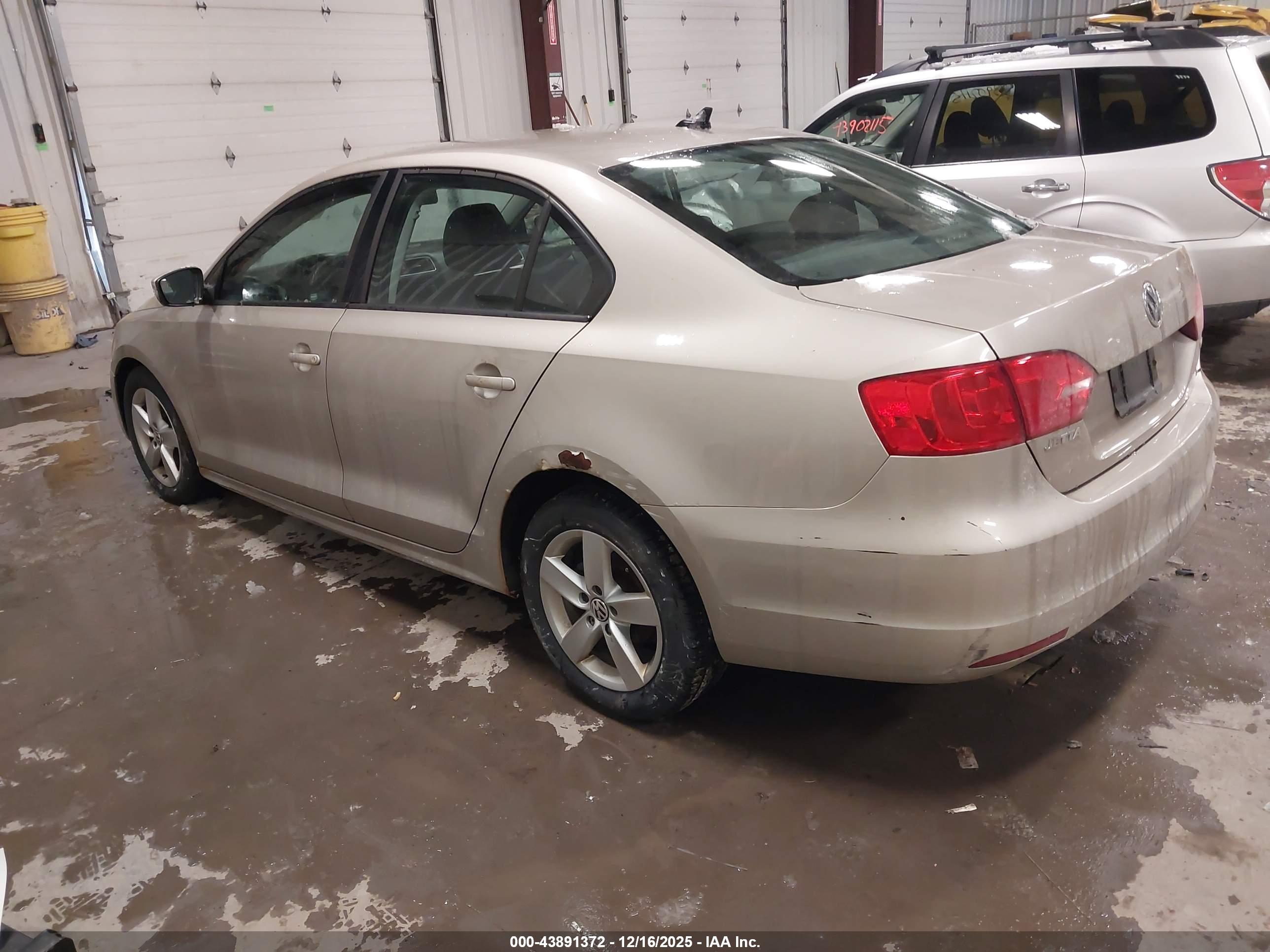 VOLKSWAGEN JETTA image 3