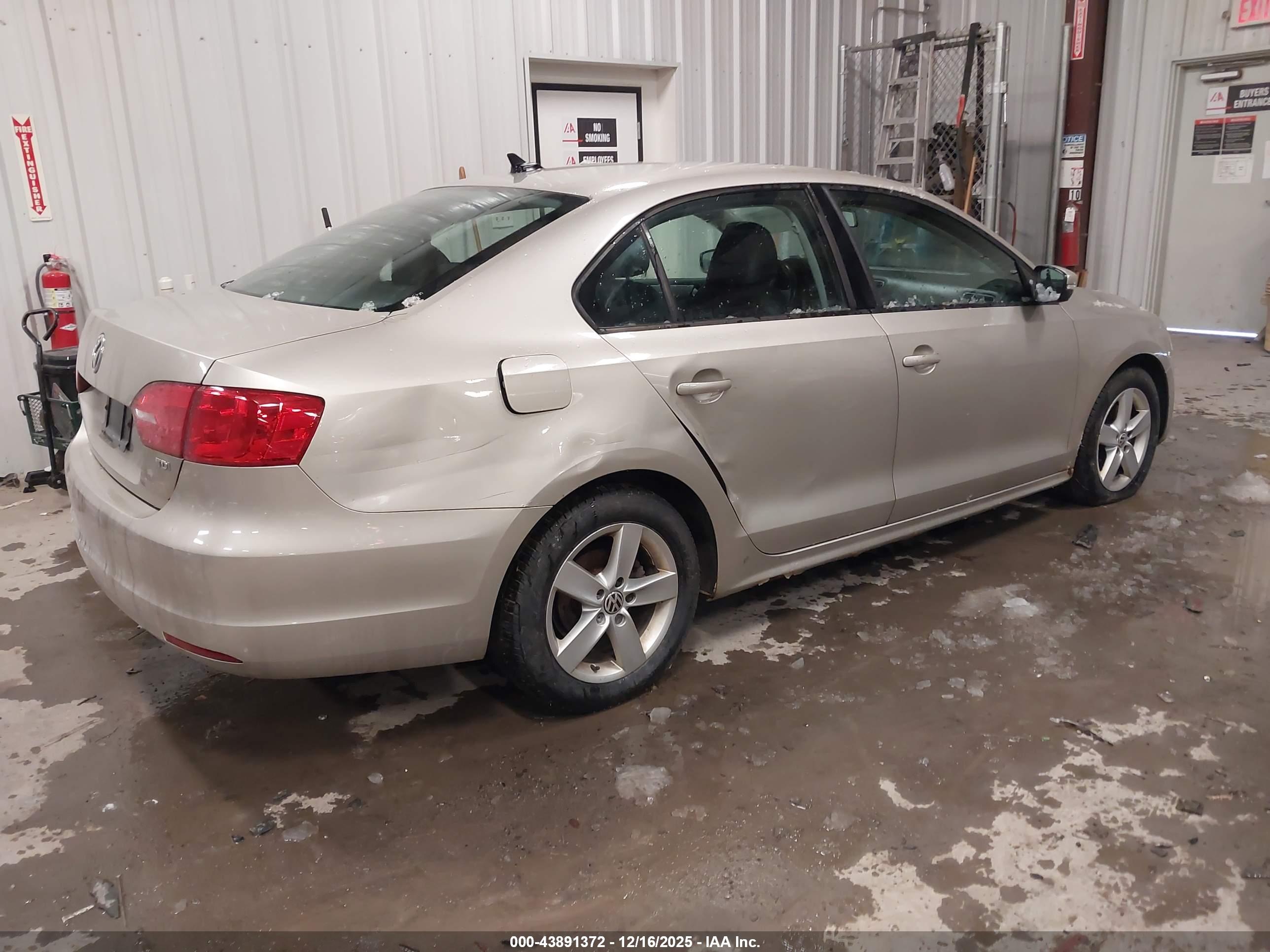 VOLKSWAGEN JETTA image 4