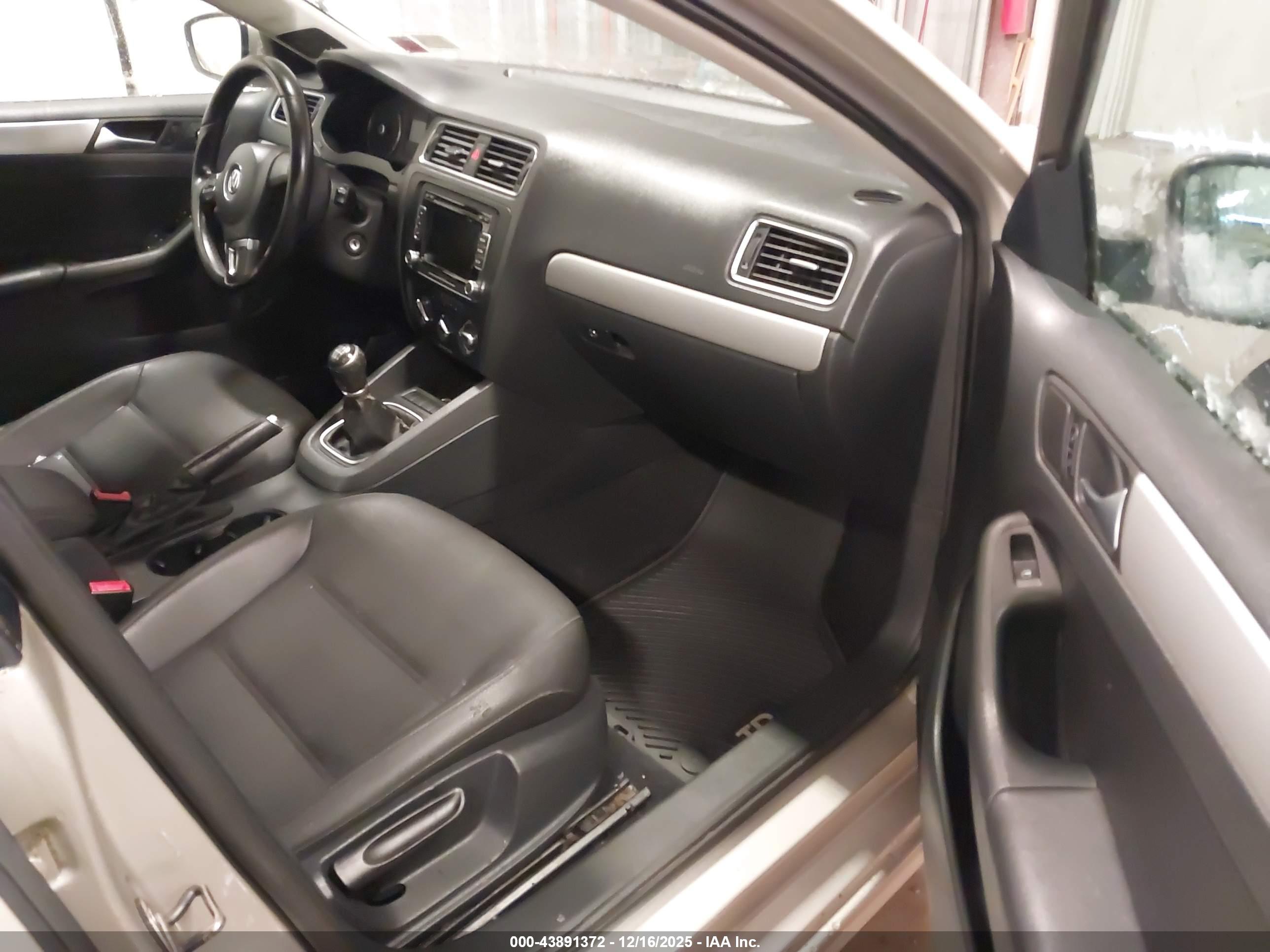 VOLKSWAGEN JETTA image 5