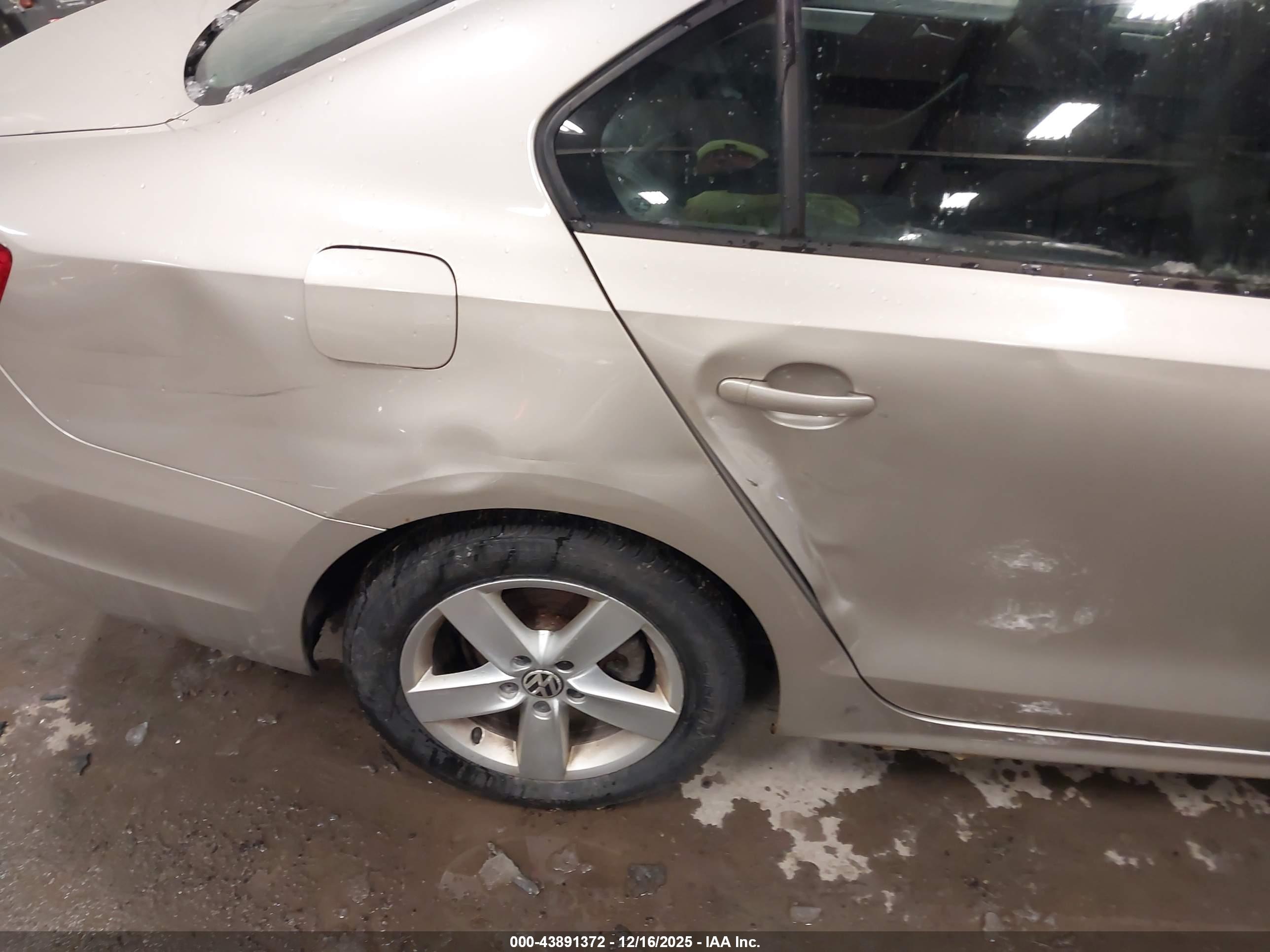 VOLKSWAGEN JETTA image 6