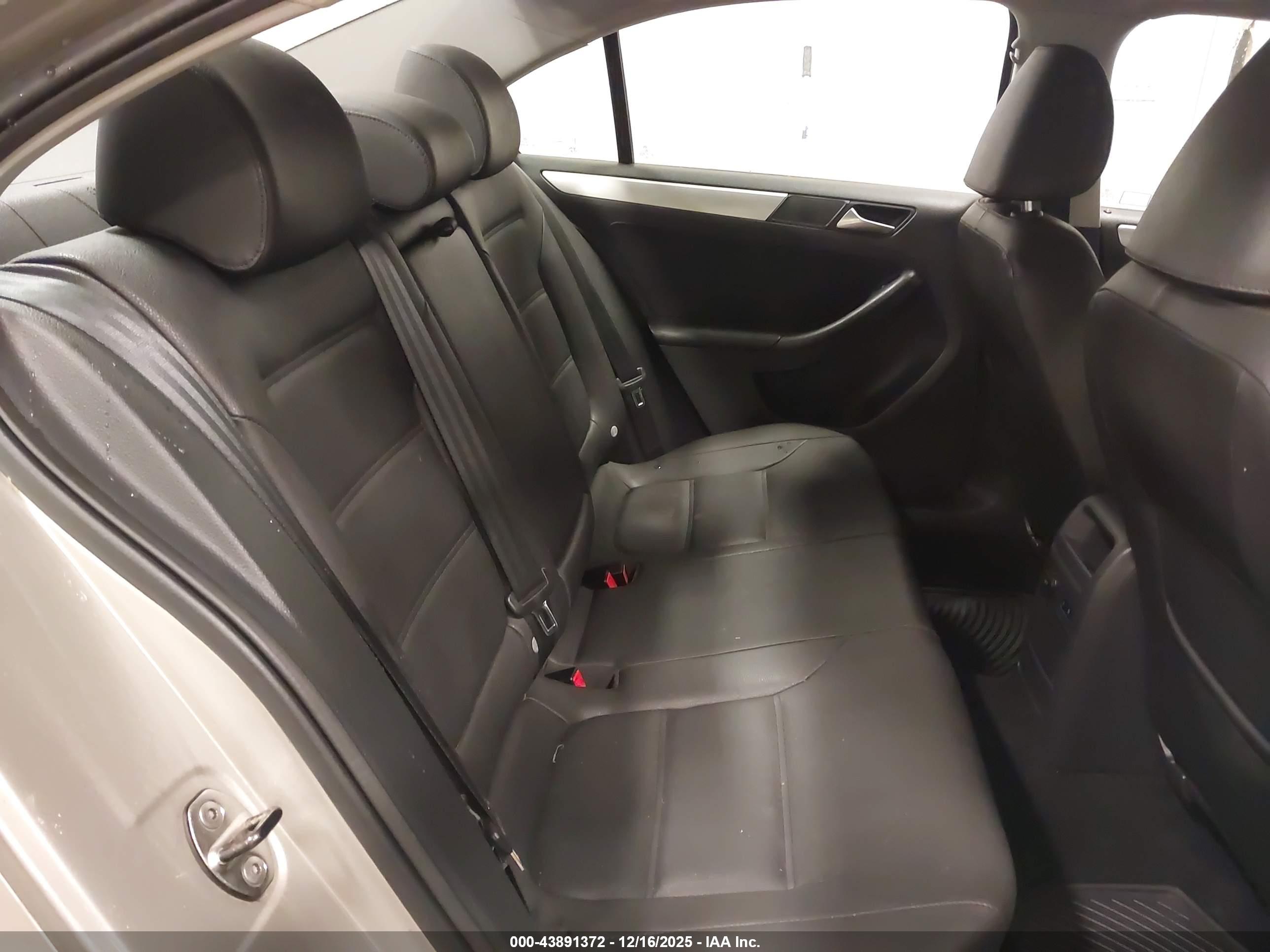 VOLKSWAGEN JETTA image 8