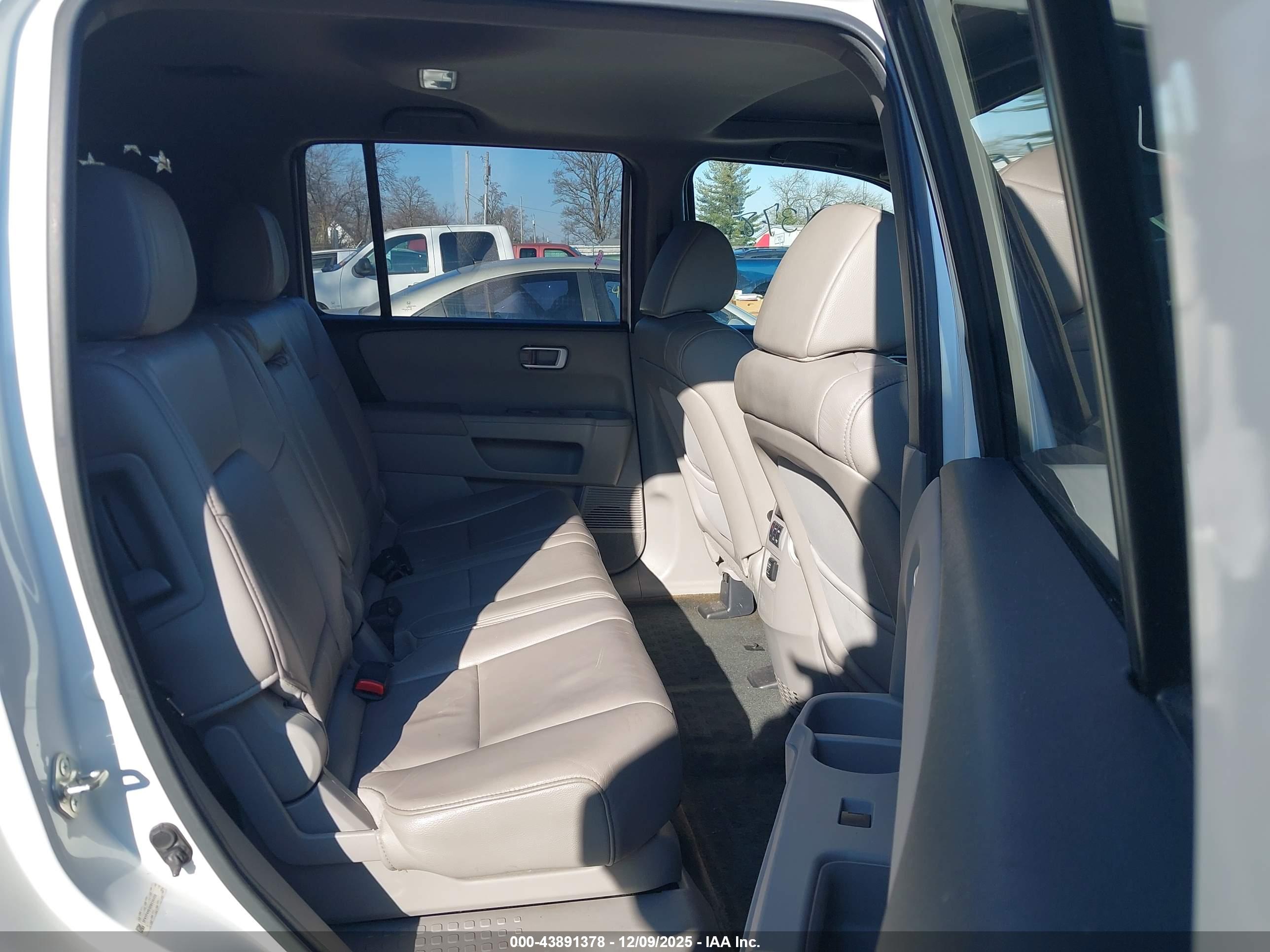 HONDA PILOT image 8
