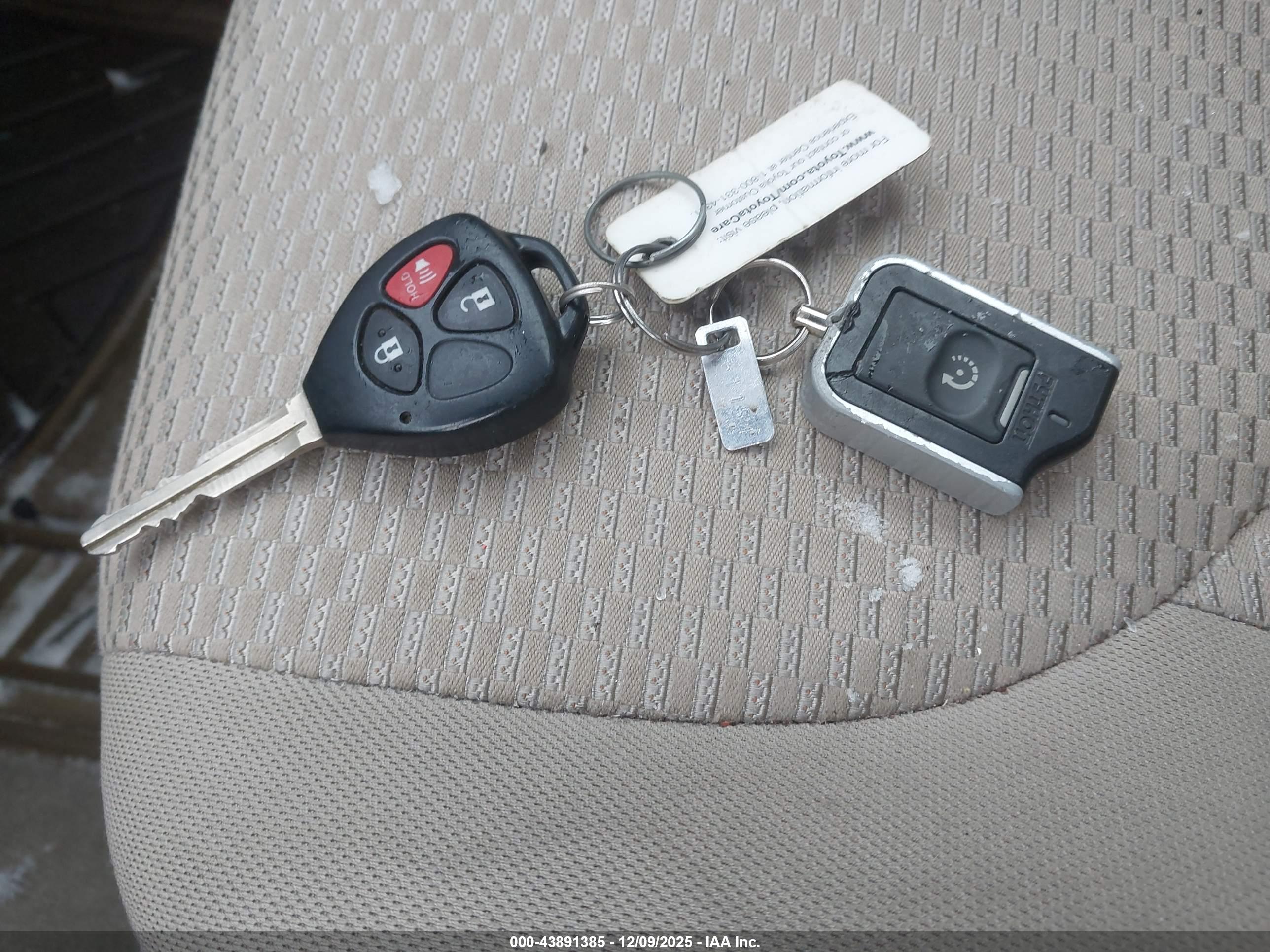 TOYOTA RAV4 image 11