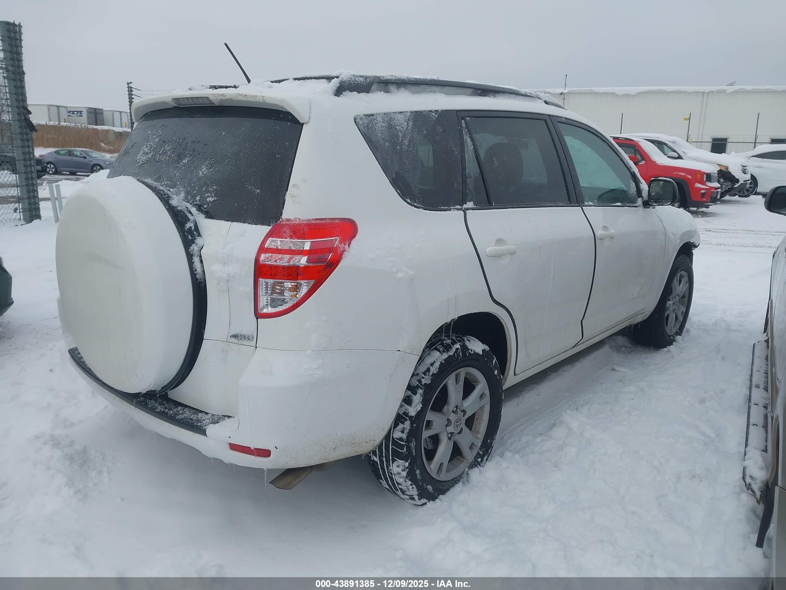 TOYOTA RAV4 image 4