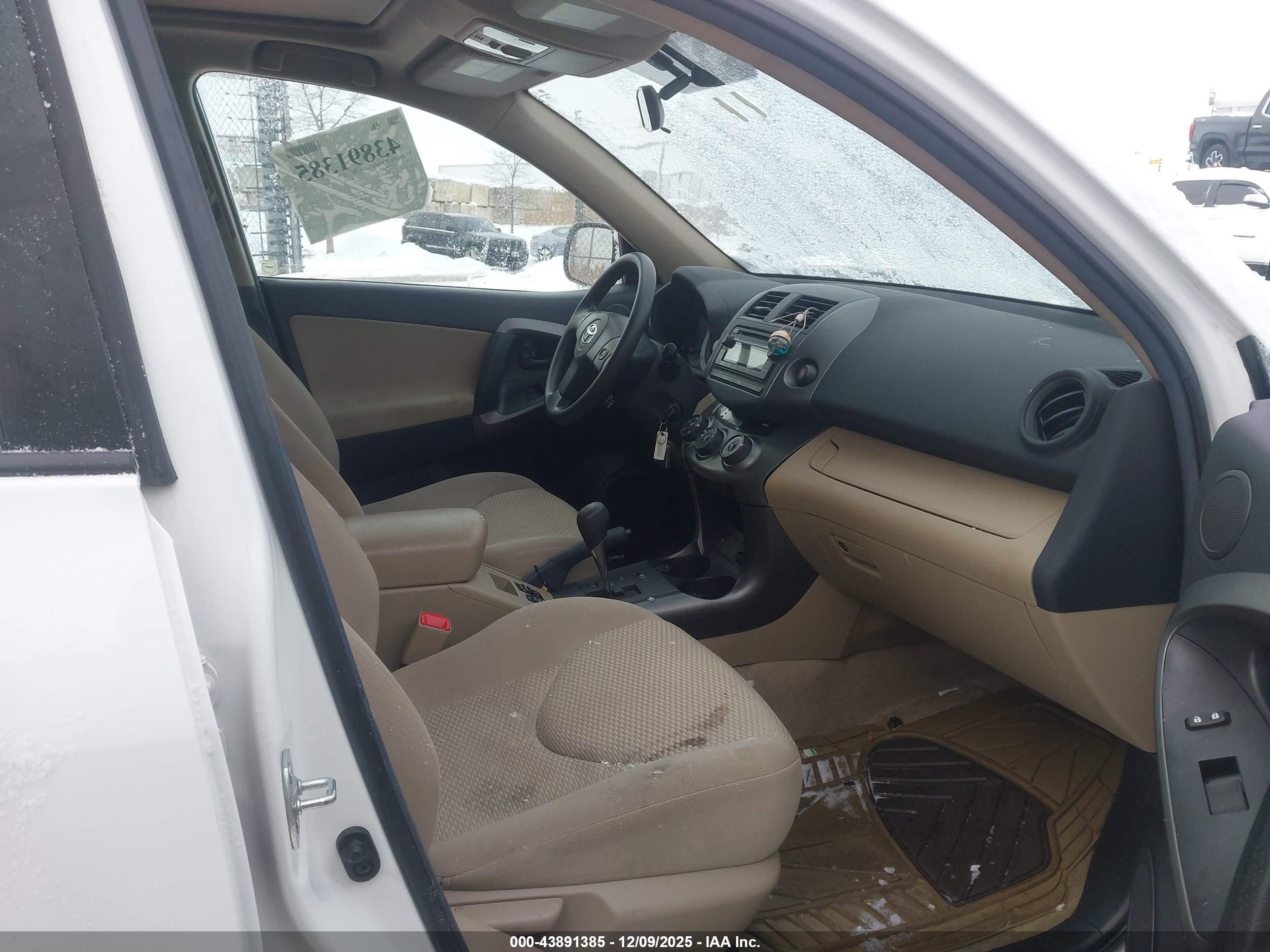 TOYOTA RAV4 image 5