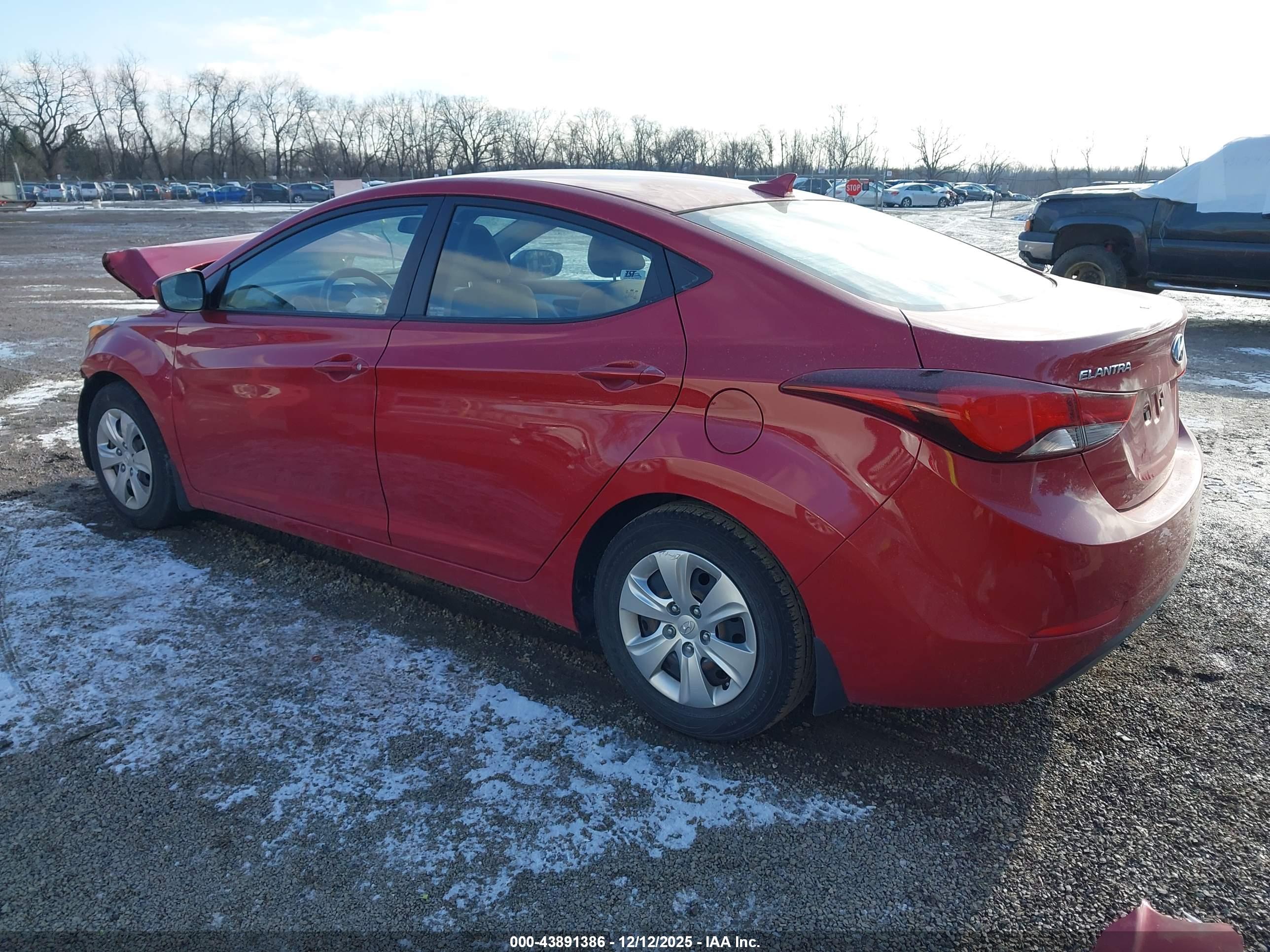 HYUNDAI ELANTRA image 3