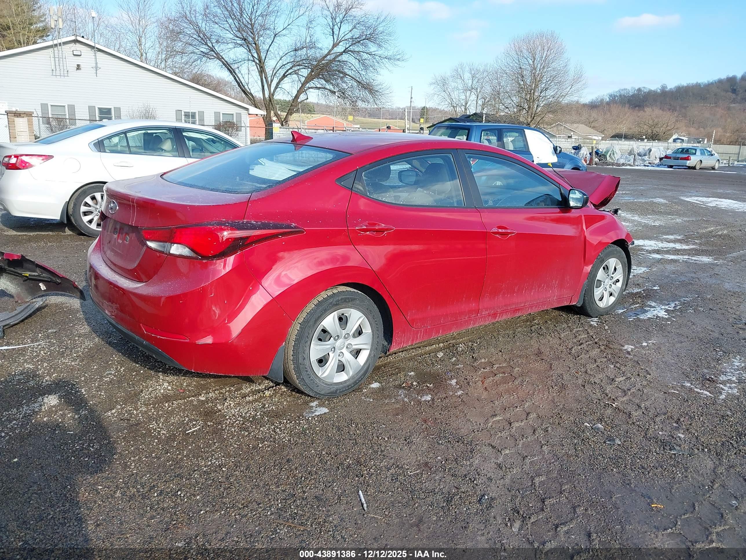 HYUNDAI ELANTRA image 4