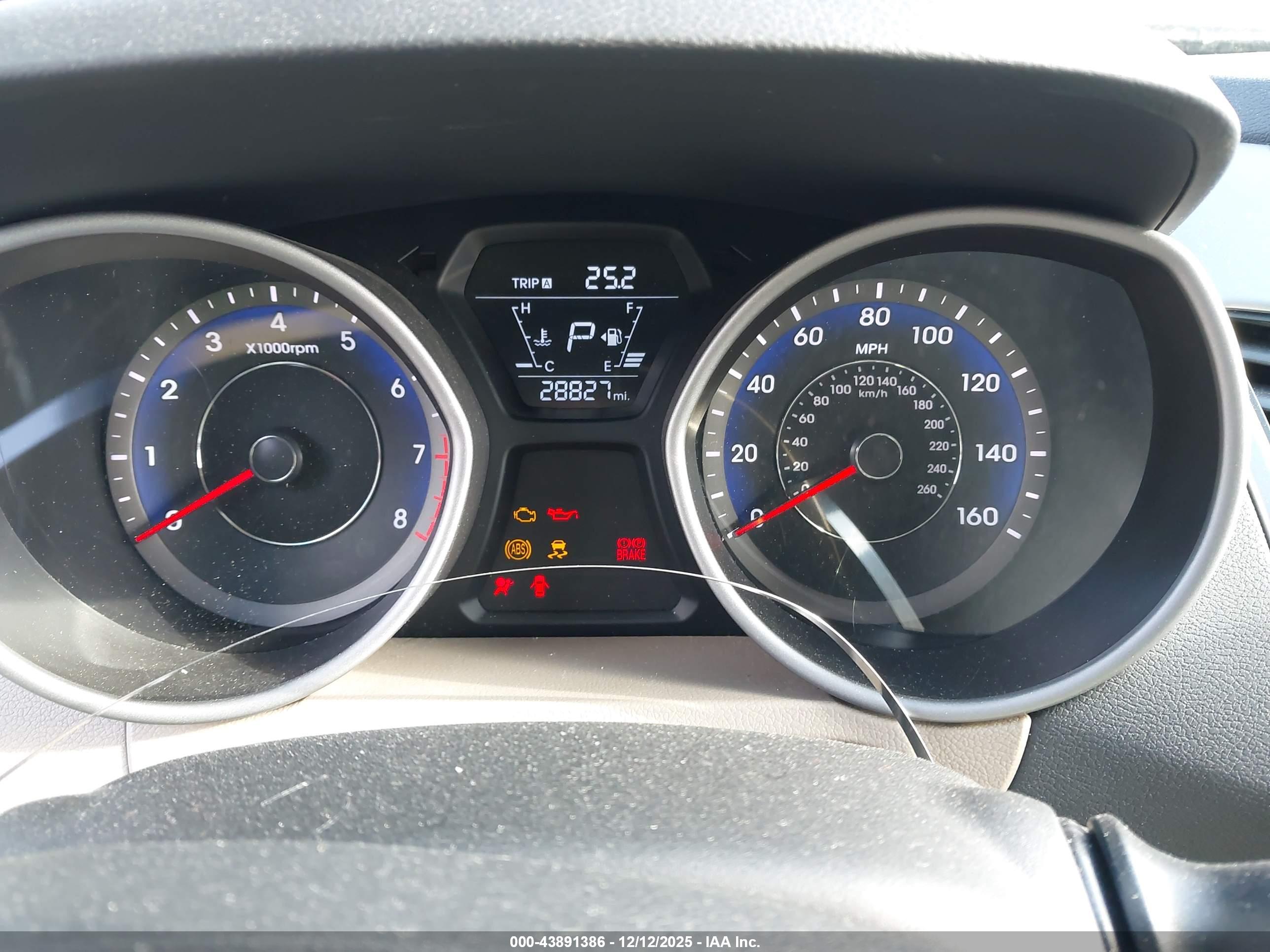 HYUNDAI ELANTRA image 7