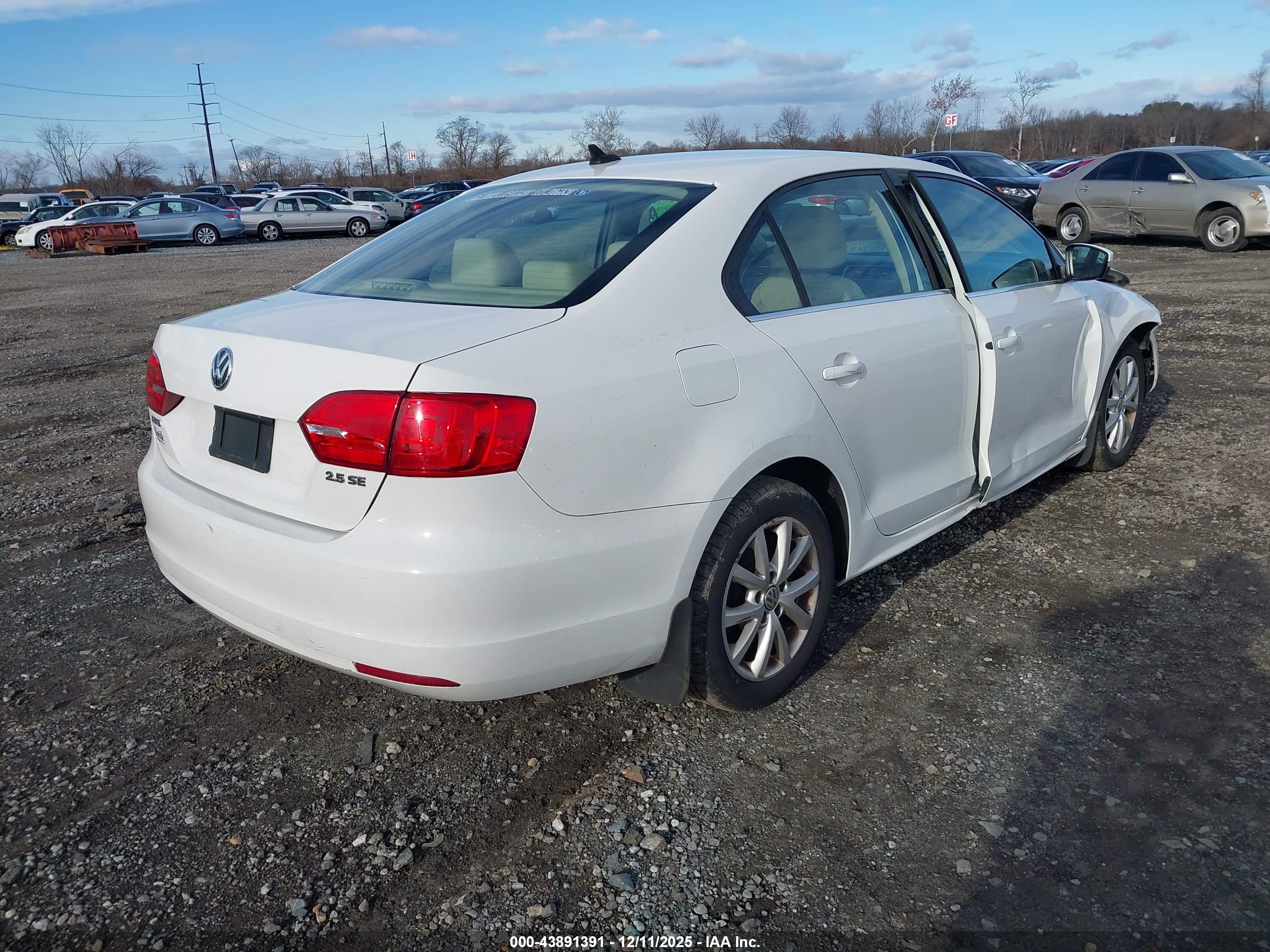 VOLKSWAGEN JETTA image 4