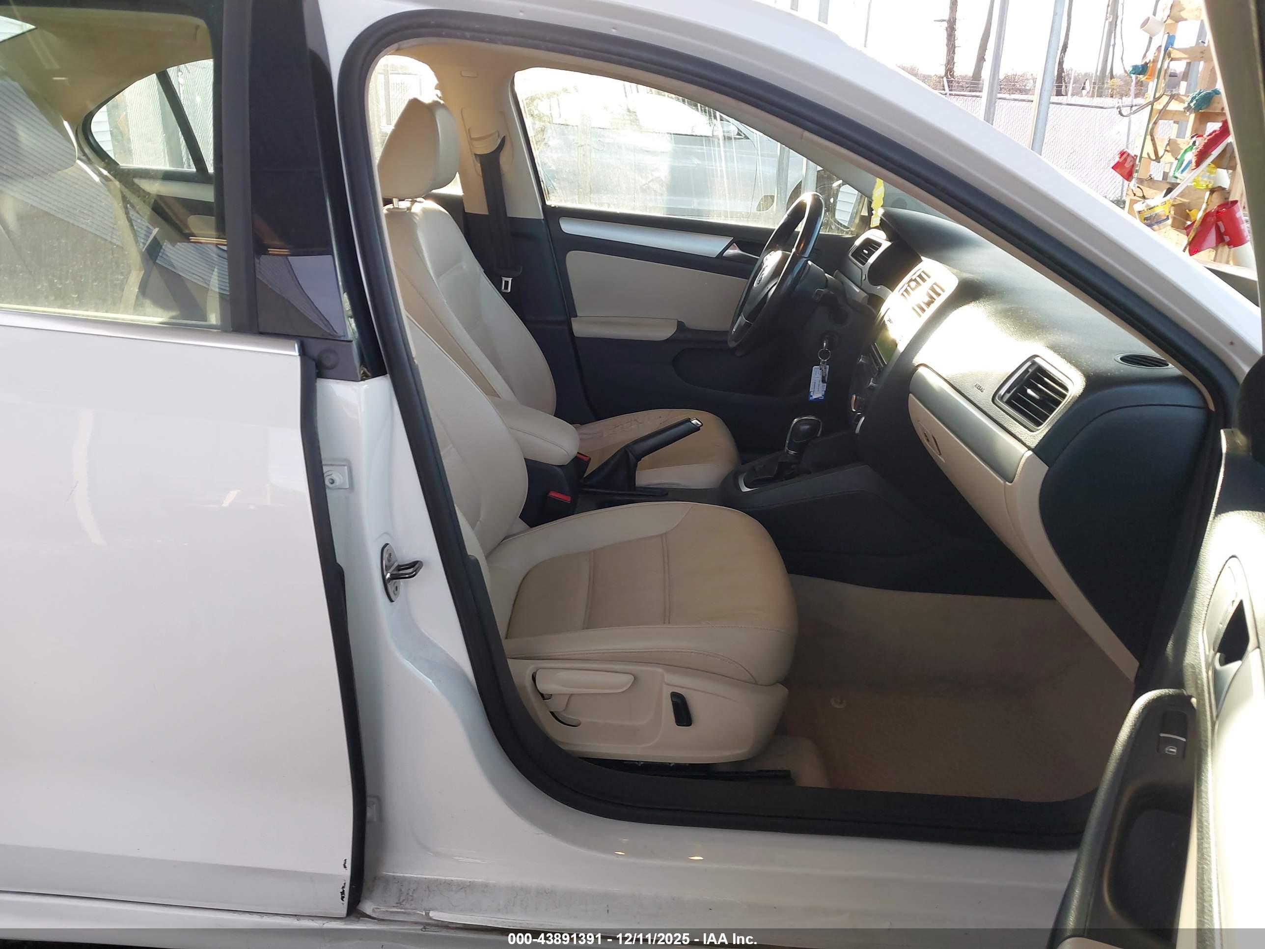 VOLKSWAGEN JETTA image 5