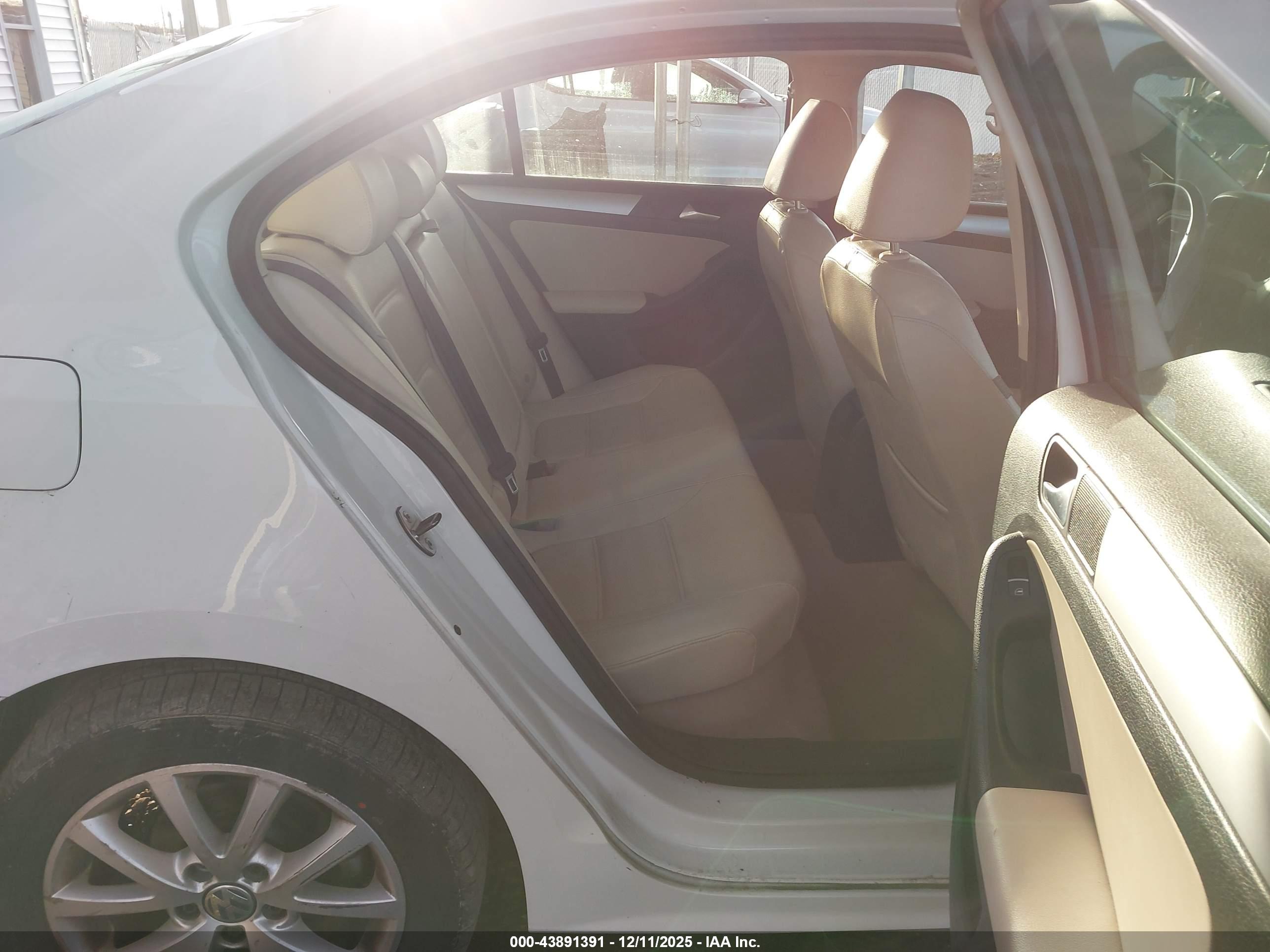 VOLKSWAGEN JETTA image 8