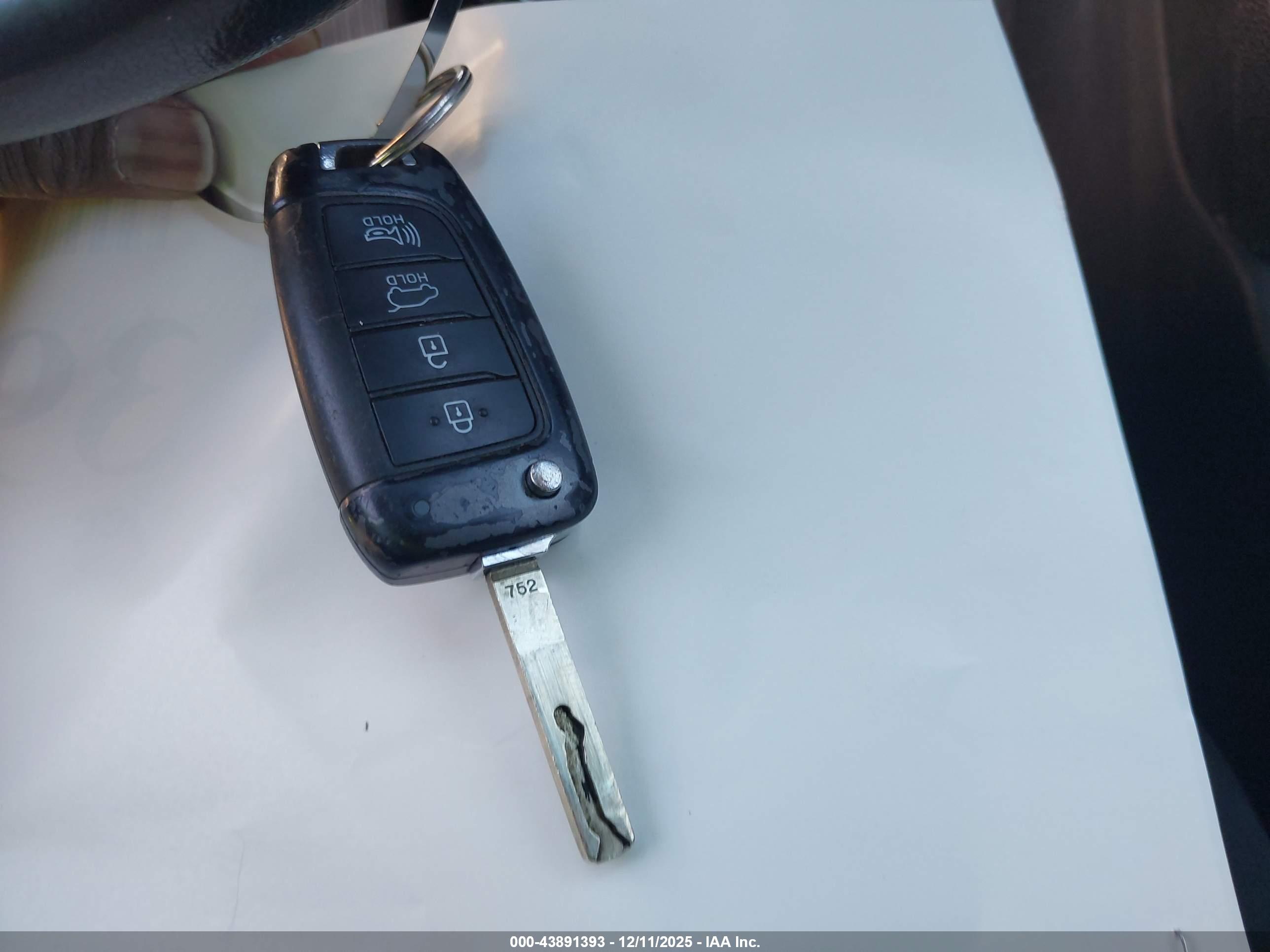 HYUNDAI KONA image 11