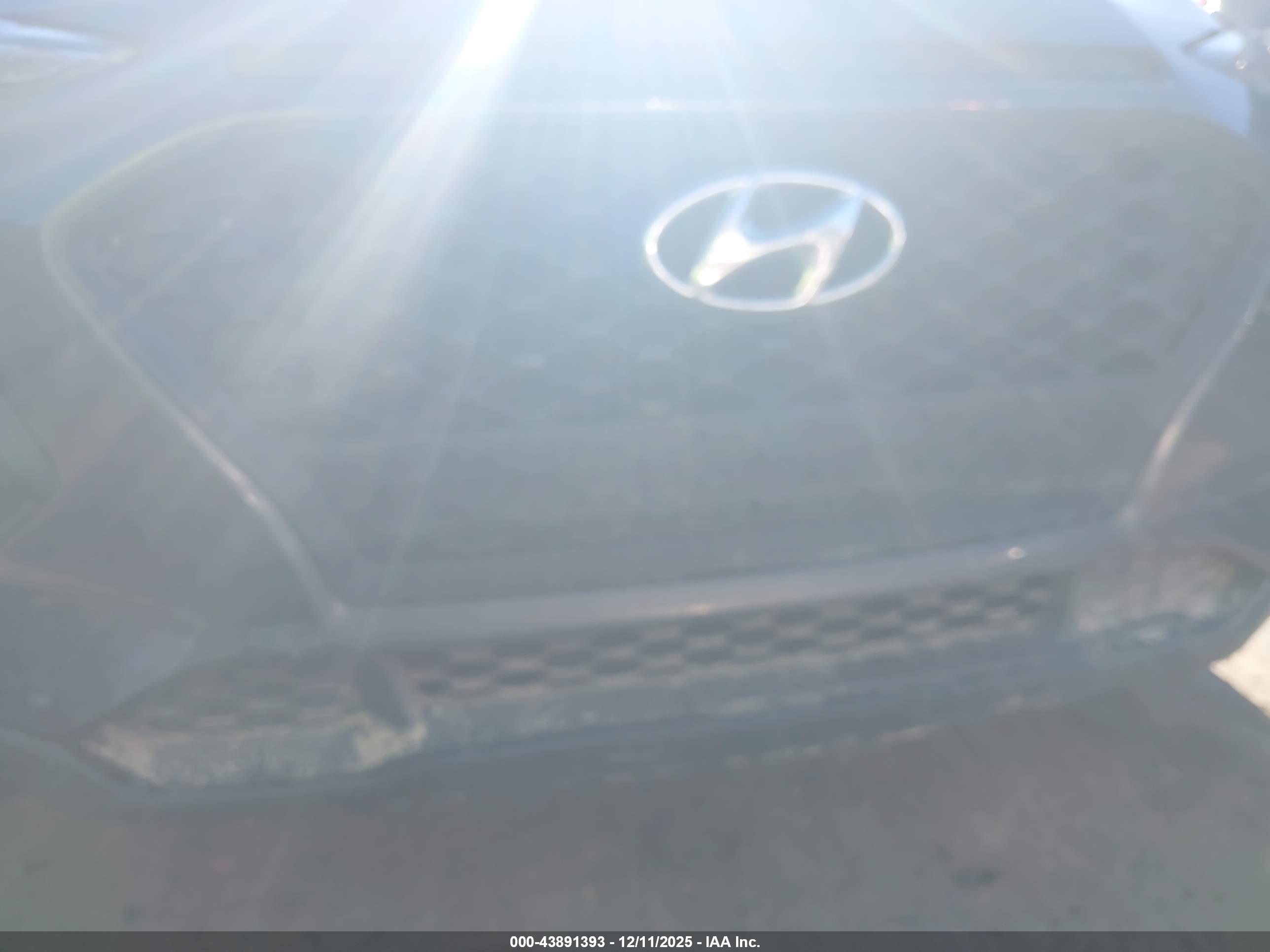 HYUNDAI KONA image 6