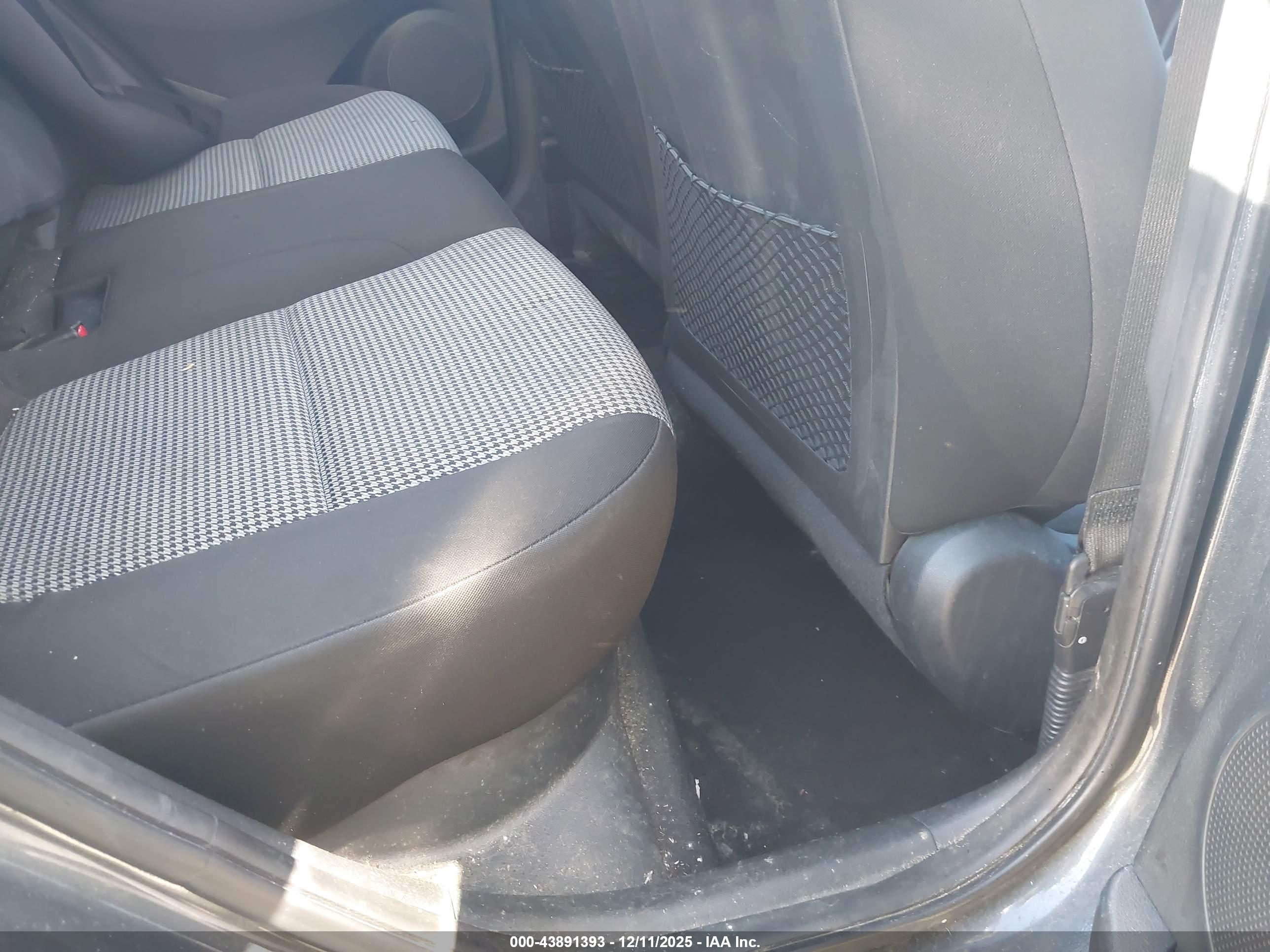 HYUNDAI KONA image 8