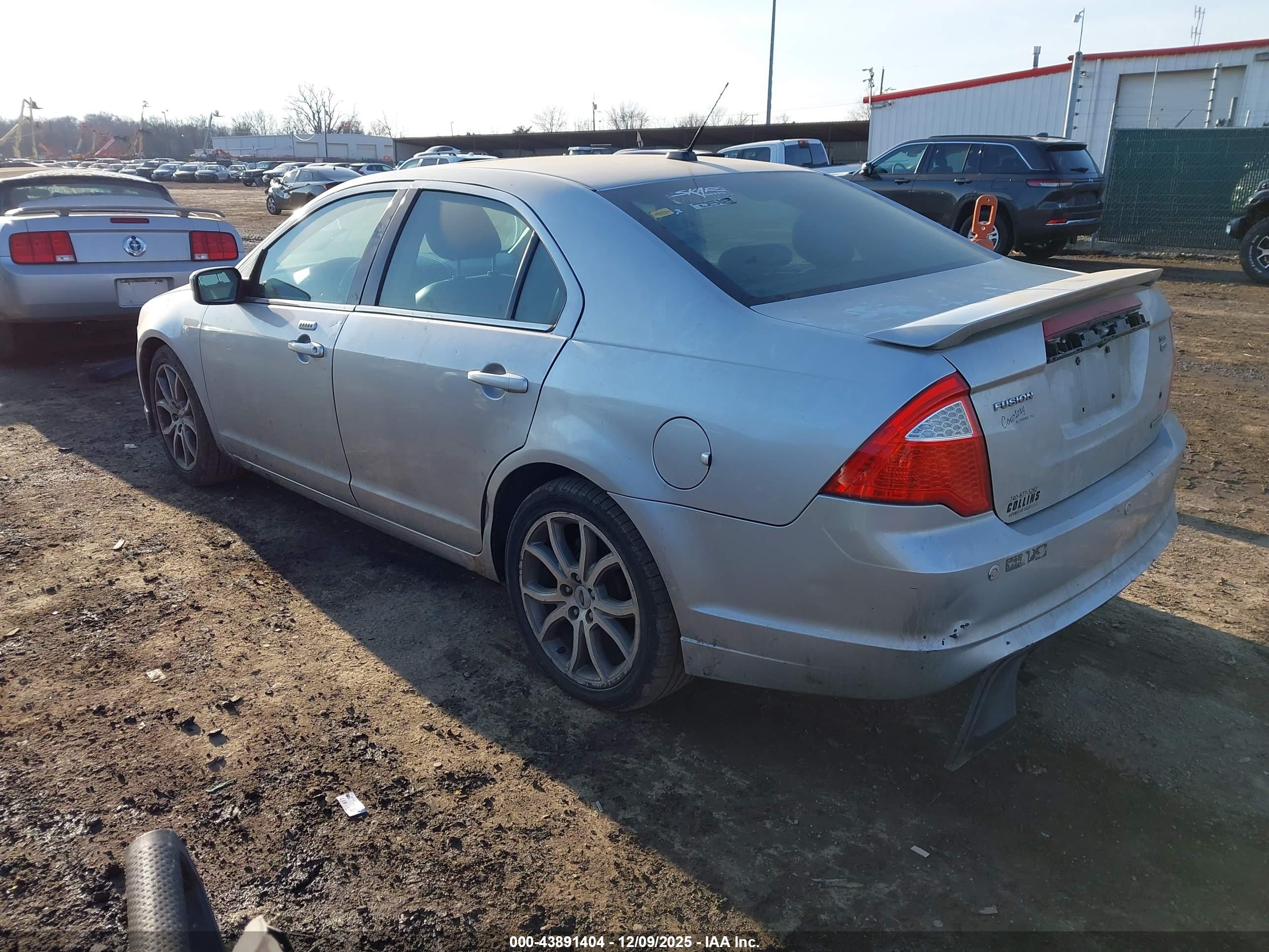 FORD FUSION image 3