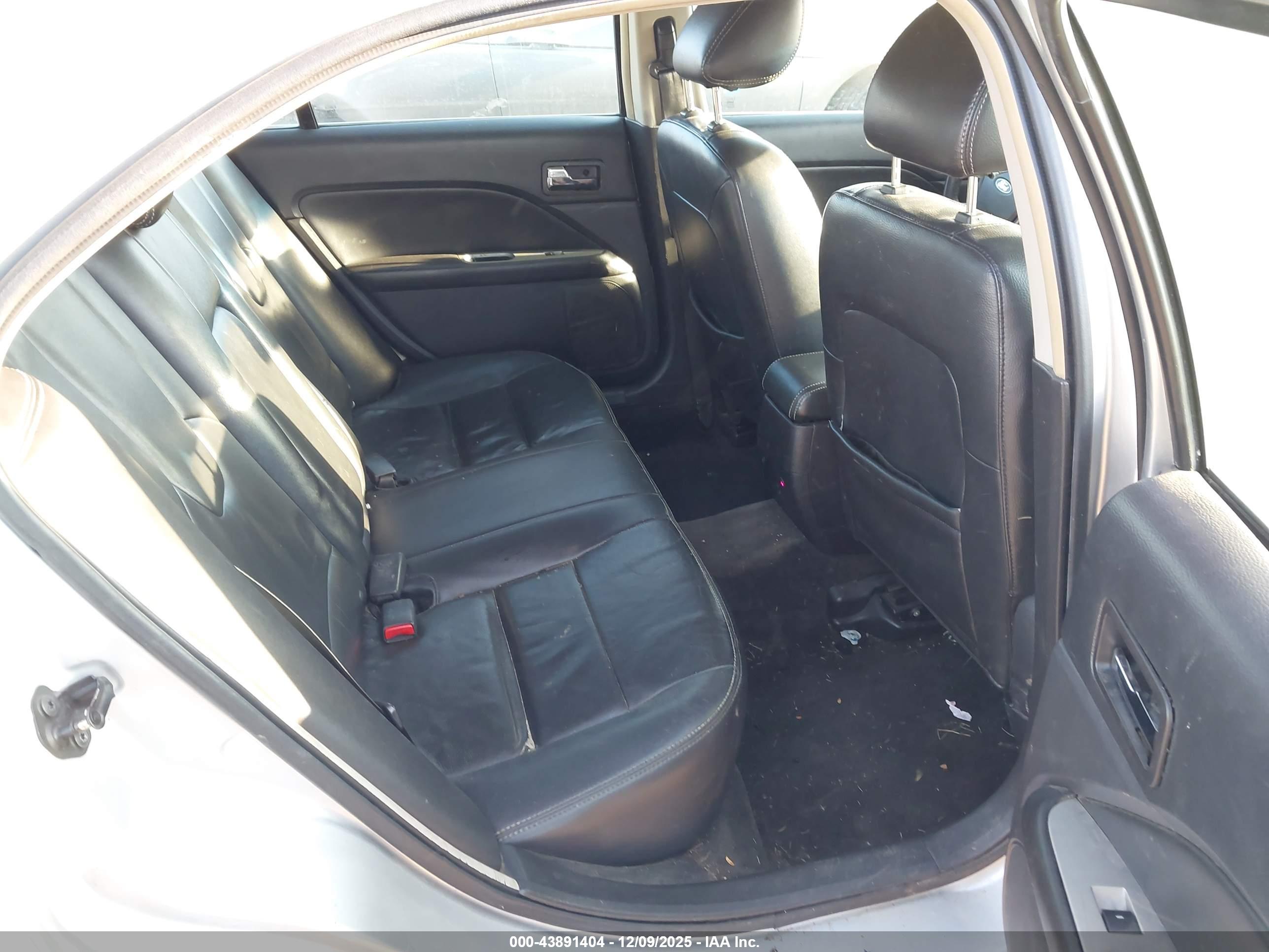 FORD FUSION image 8