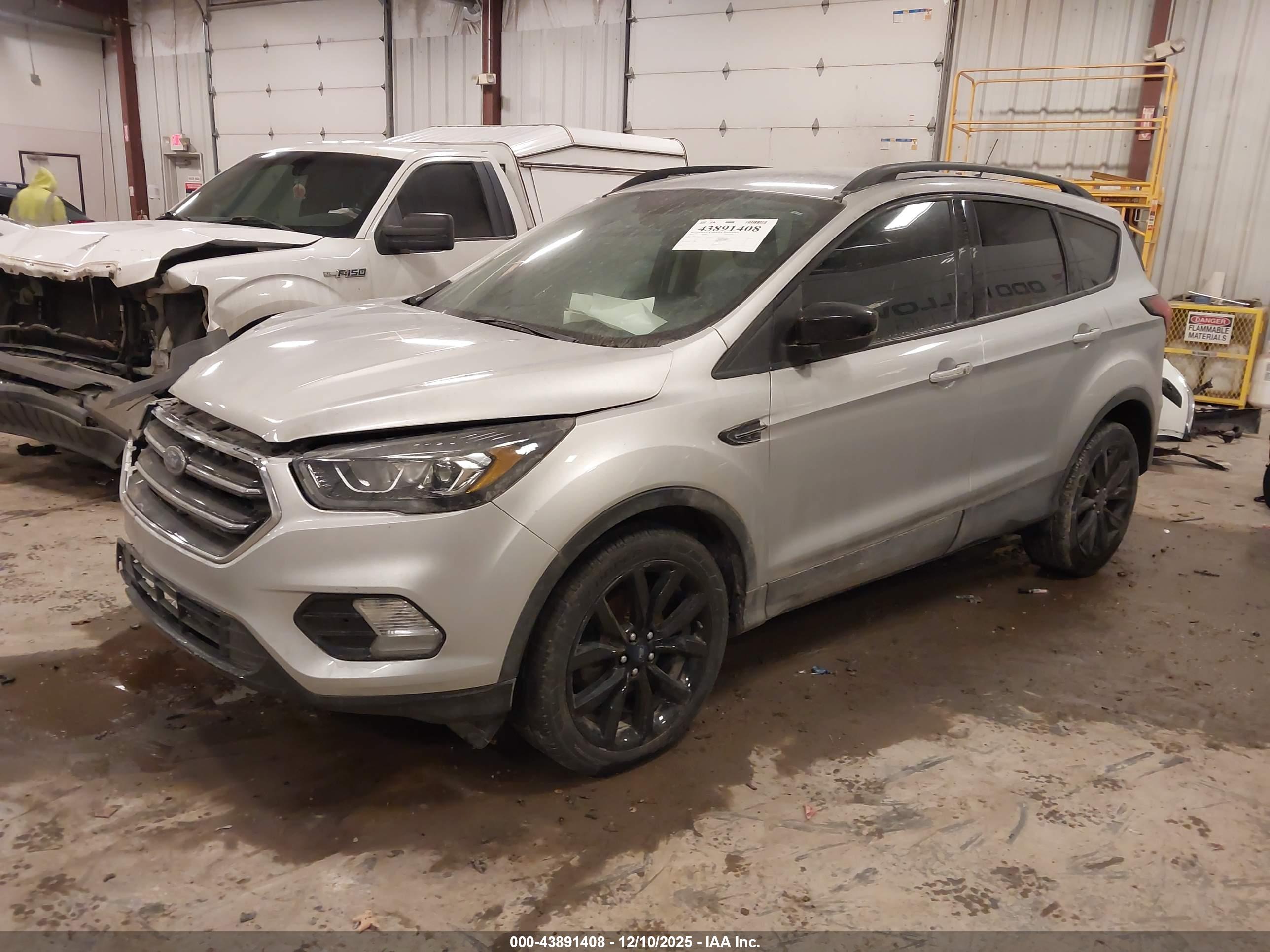 FORD ESCAPE image 2