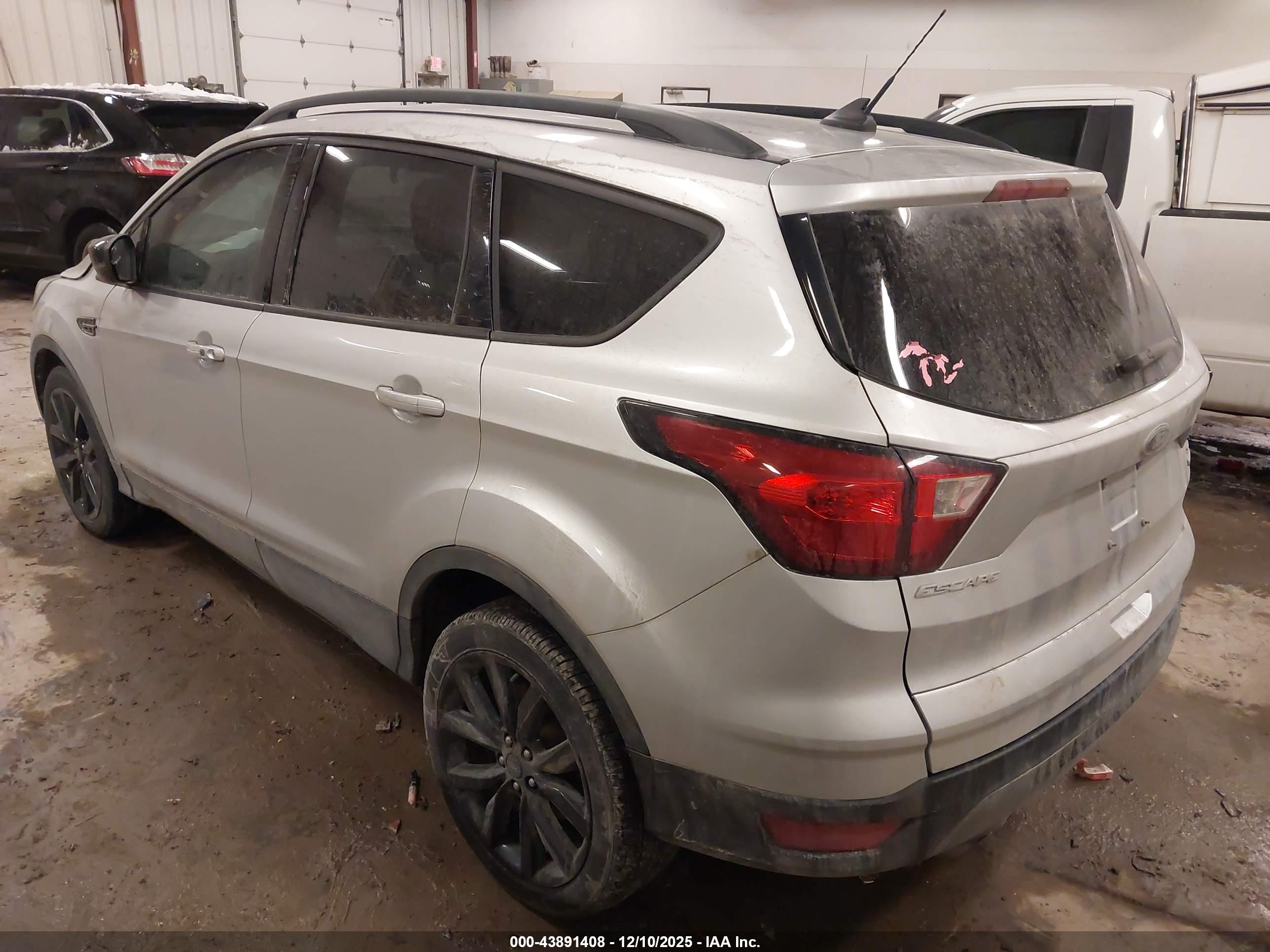 FORD ESCAPE image 3