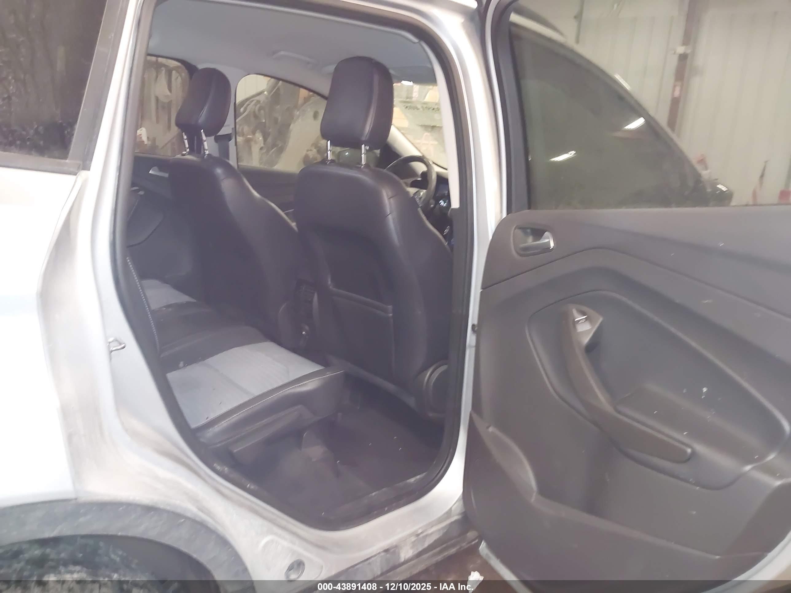 FORD ESCAPE image 8