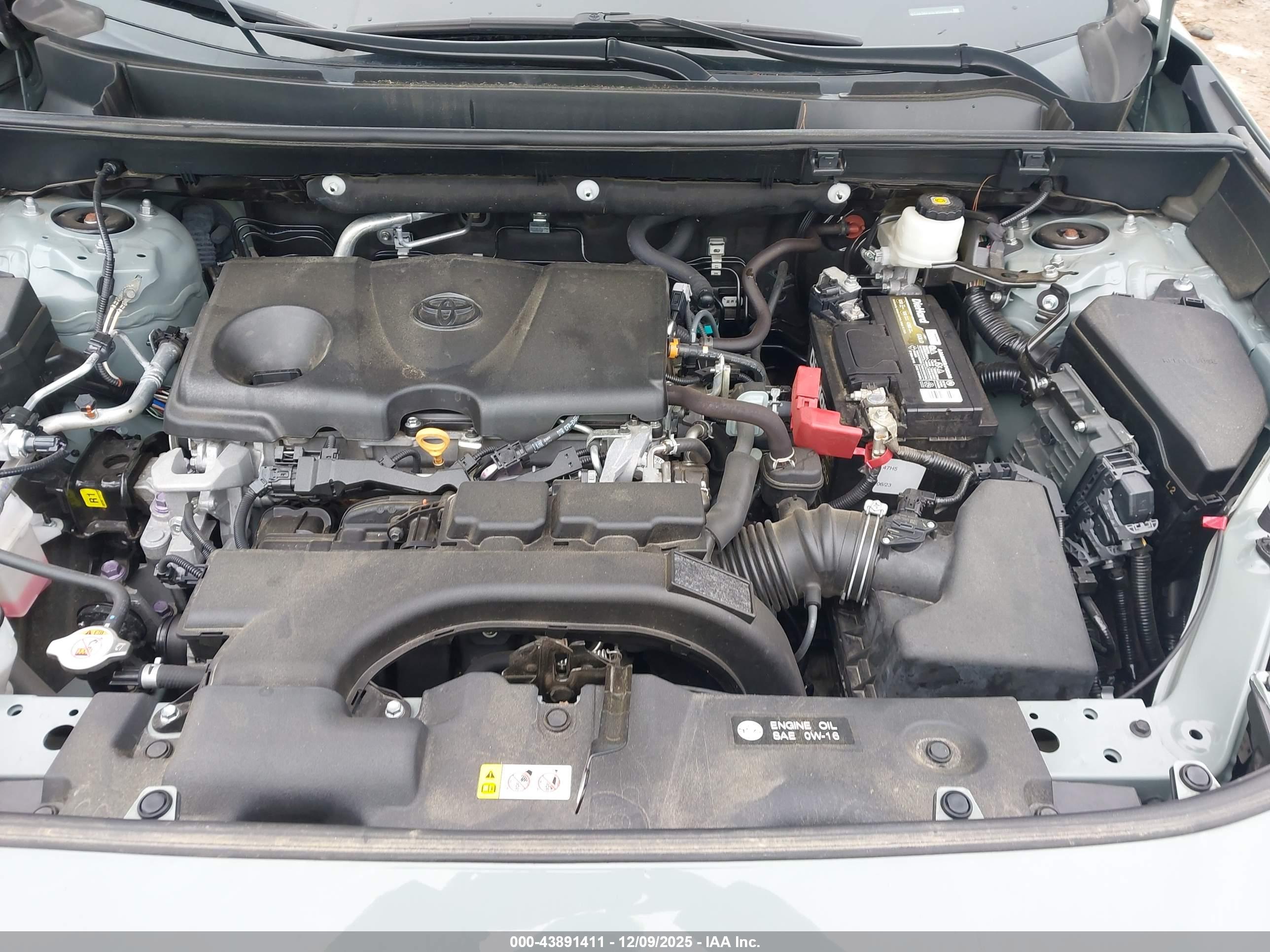 TOYOTA RAV4 image 10