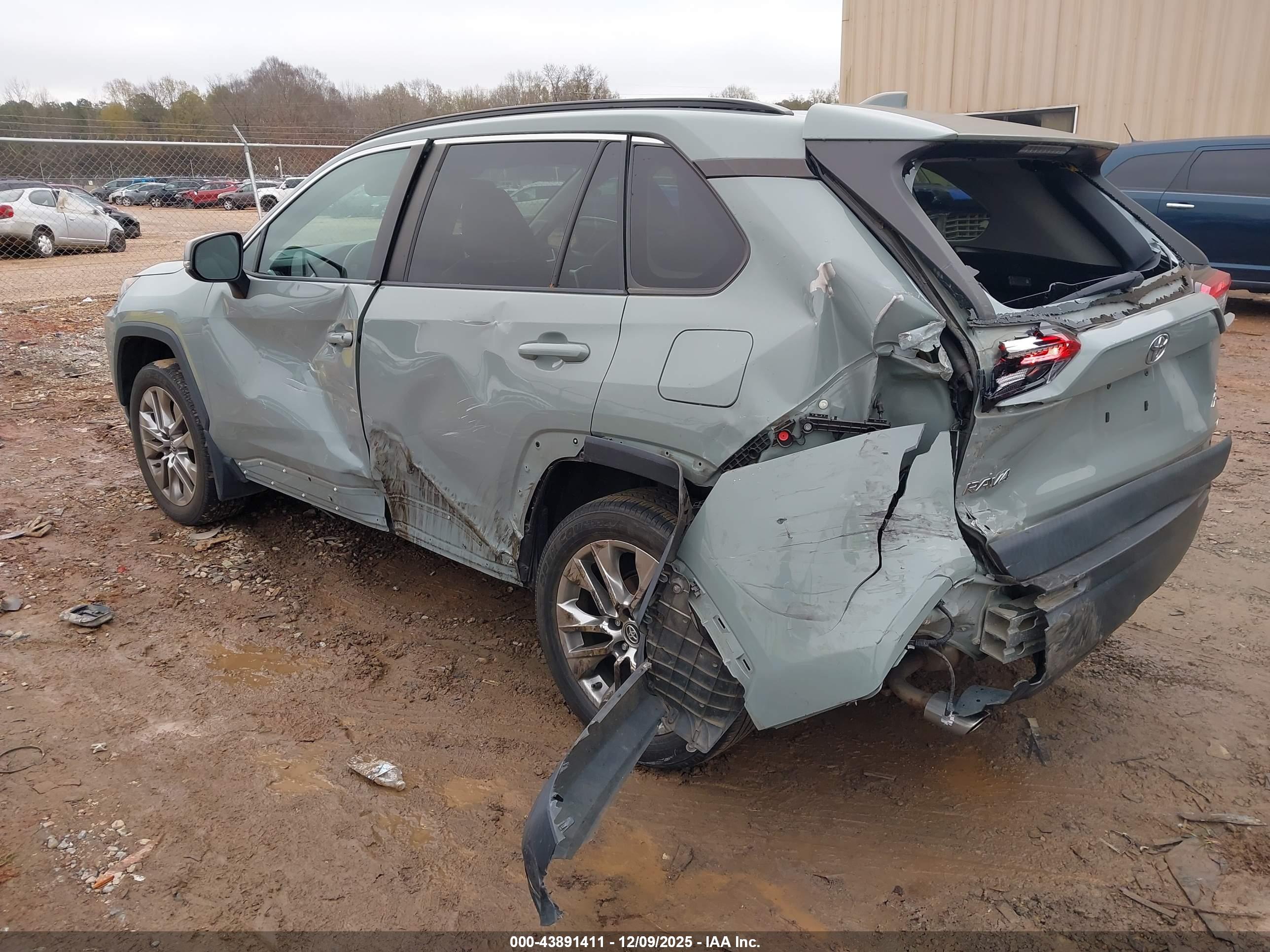 TOYOTA RAV4 image 3