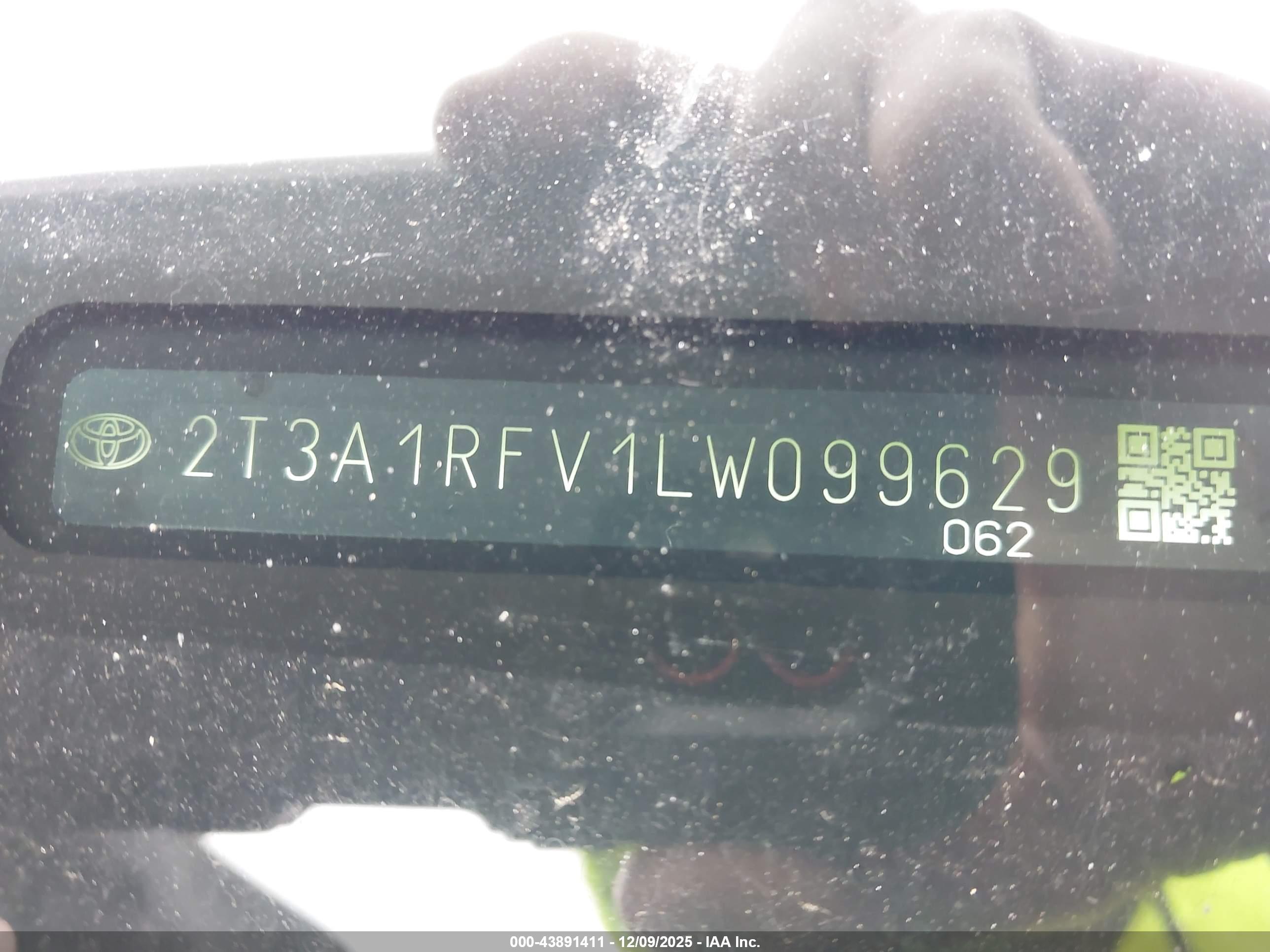 TOYOTA RAV4 image 9