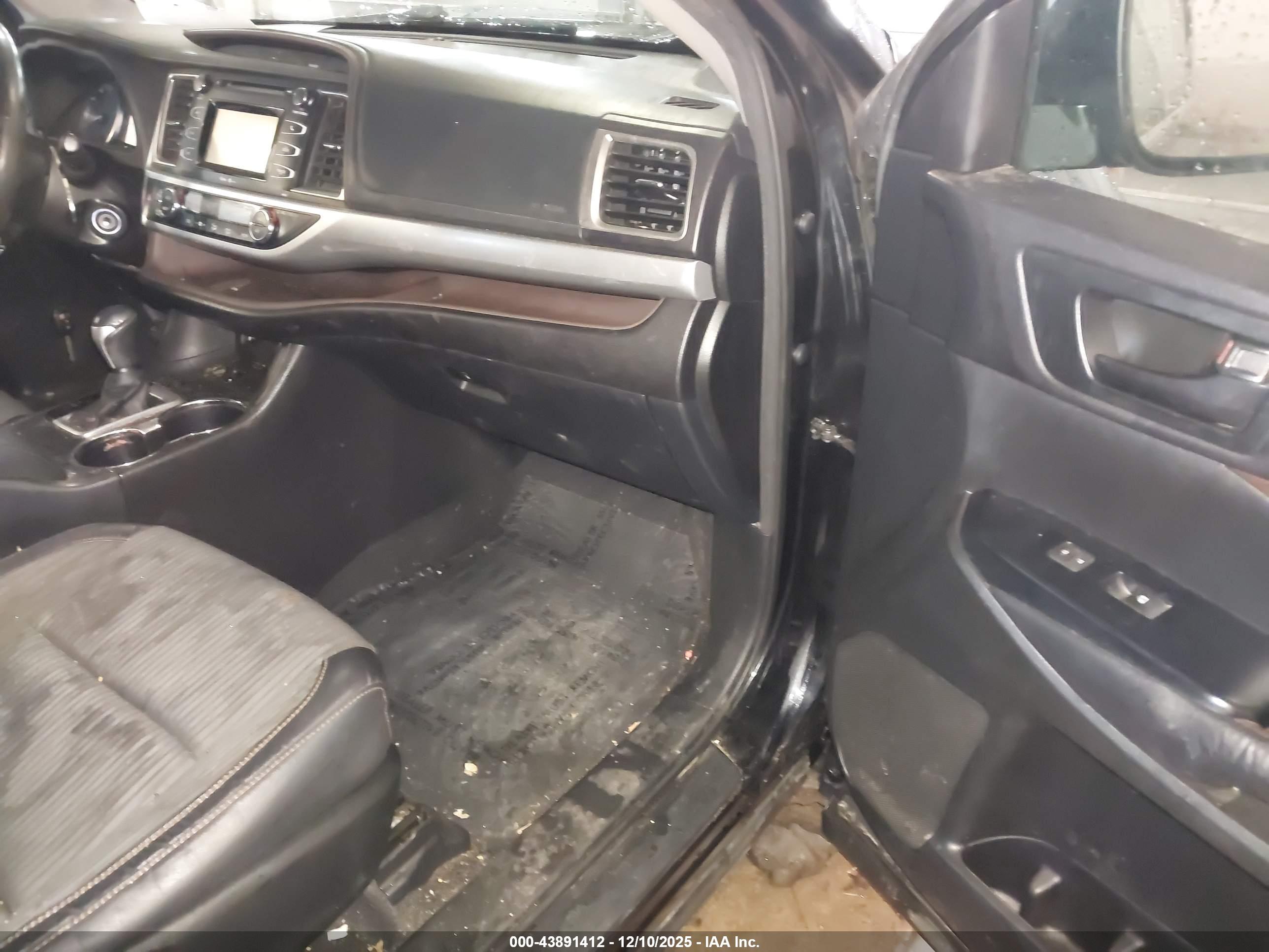TOYOTA HIGHLANDER image 5