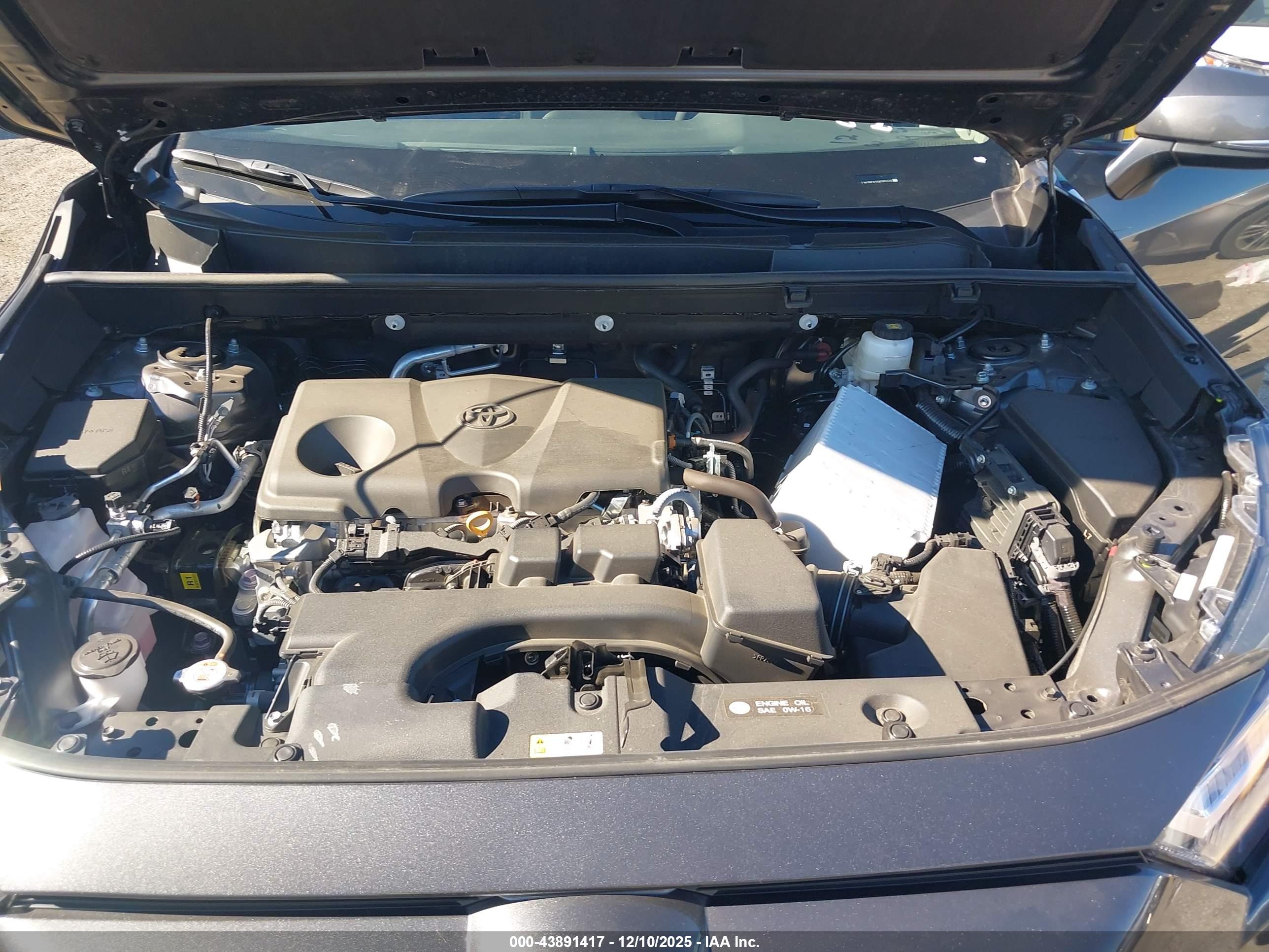 TOYOTA RAV4 image 10