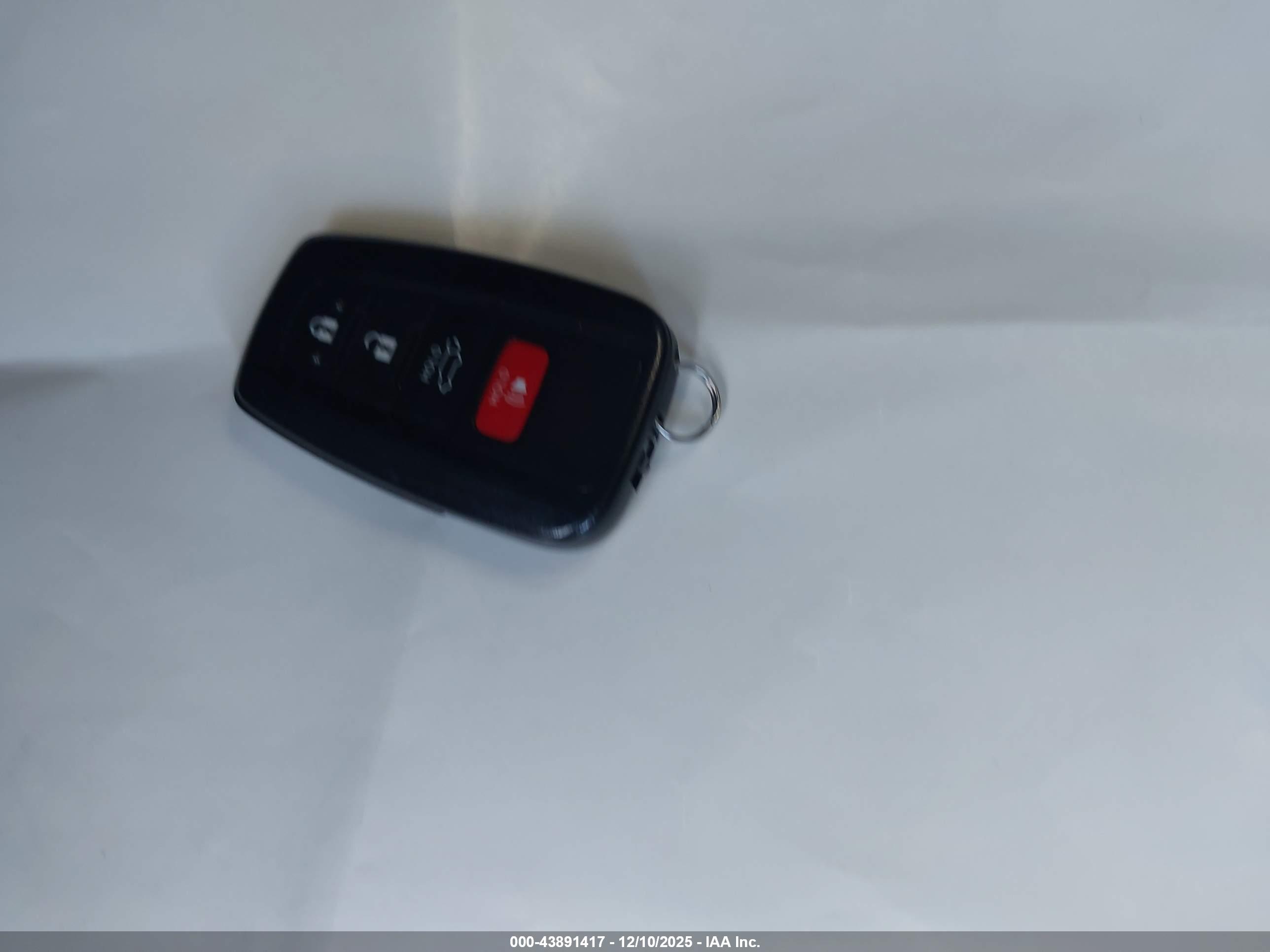 TOYOTA RAV4 image 11