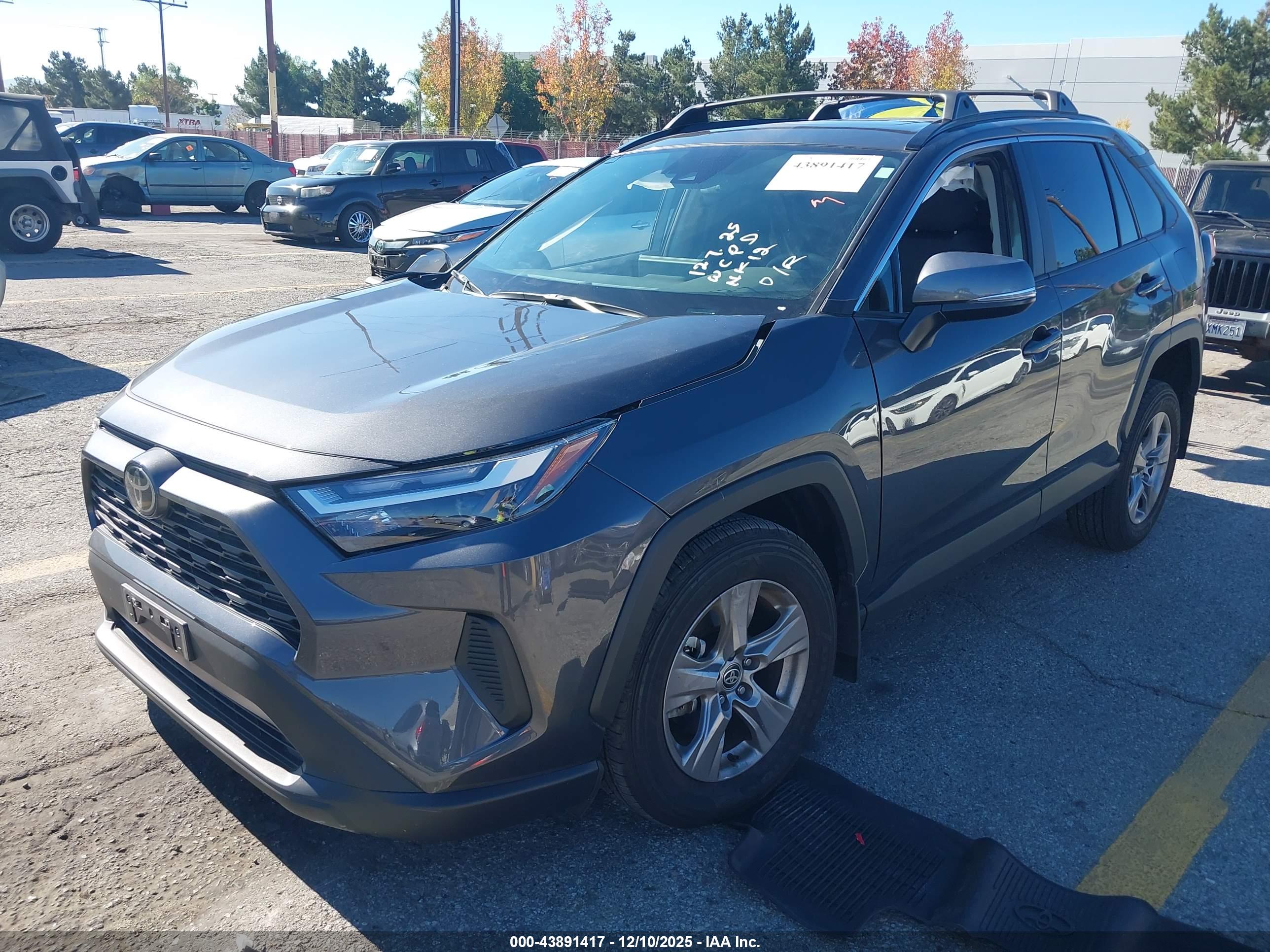 TOYOTA RAV4 image 2