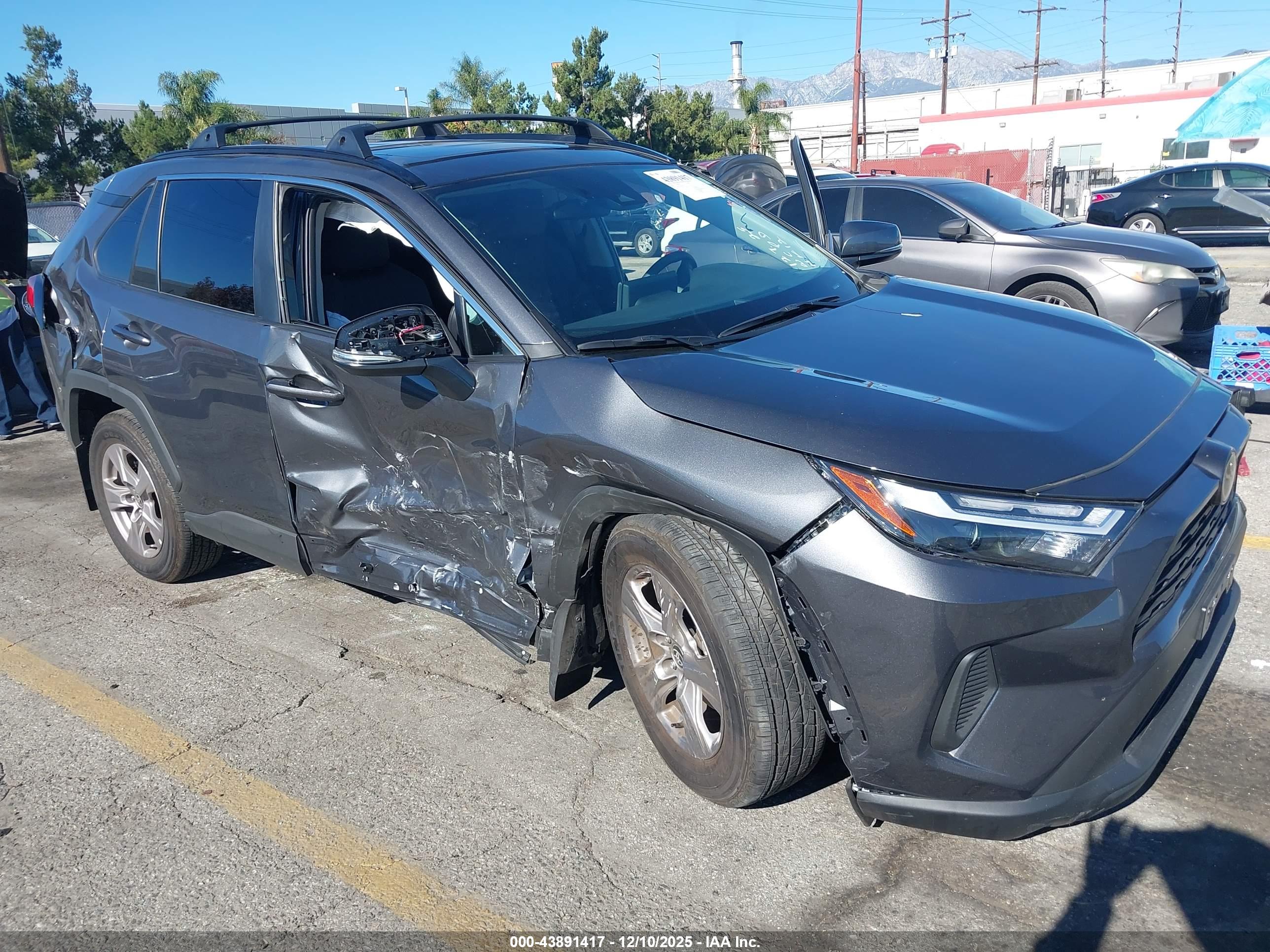 TOYOTA RAV4 image 6