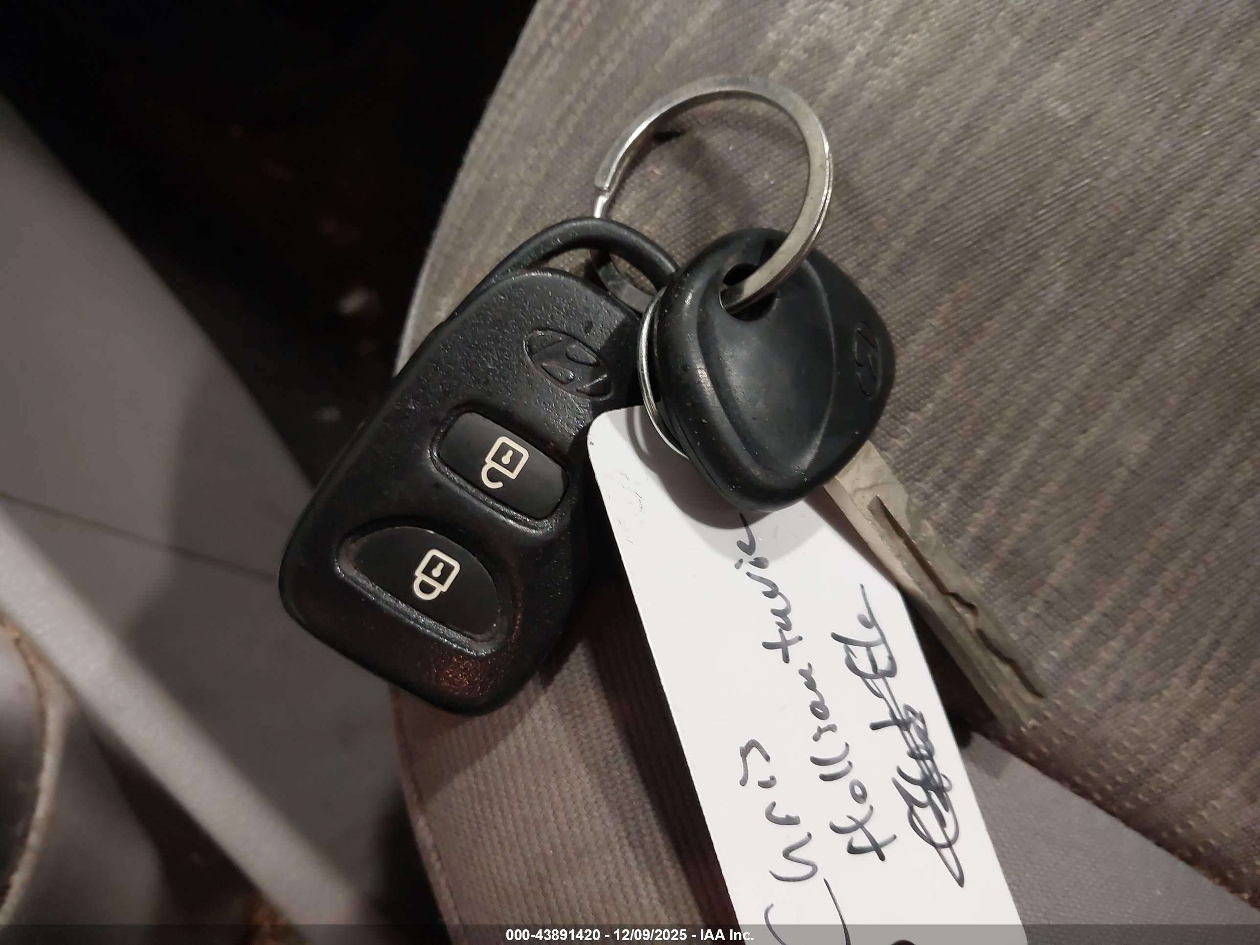 HYUNDAI ACCENT image 11