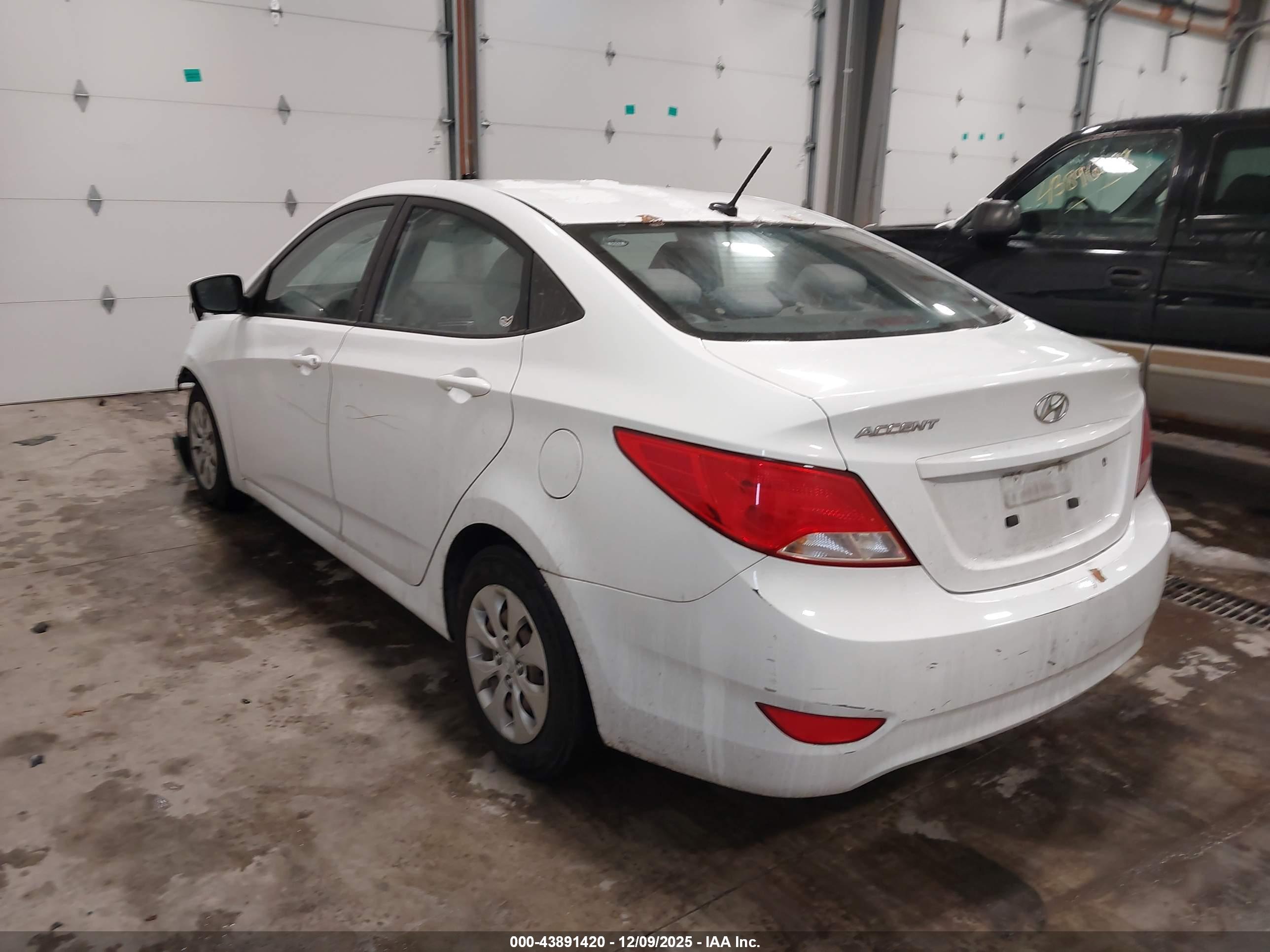 HYUNDAI ACCENT image 3