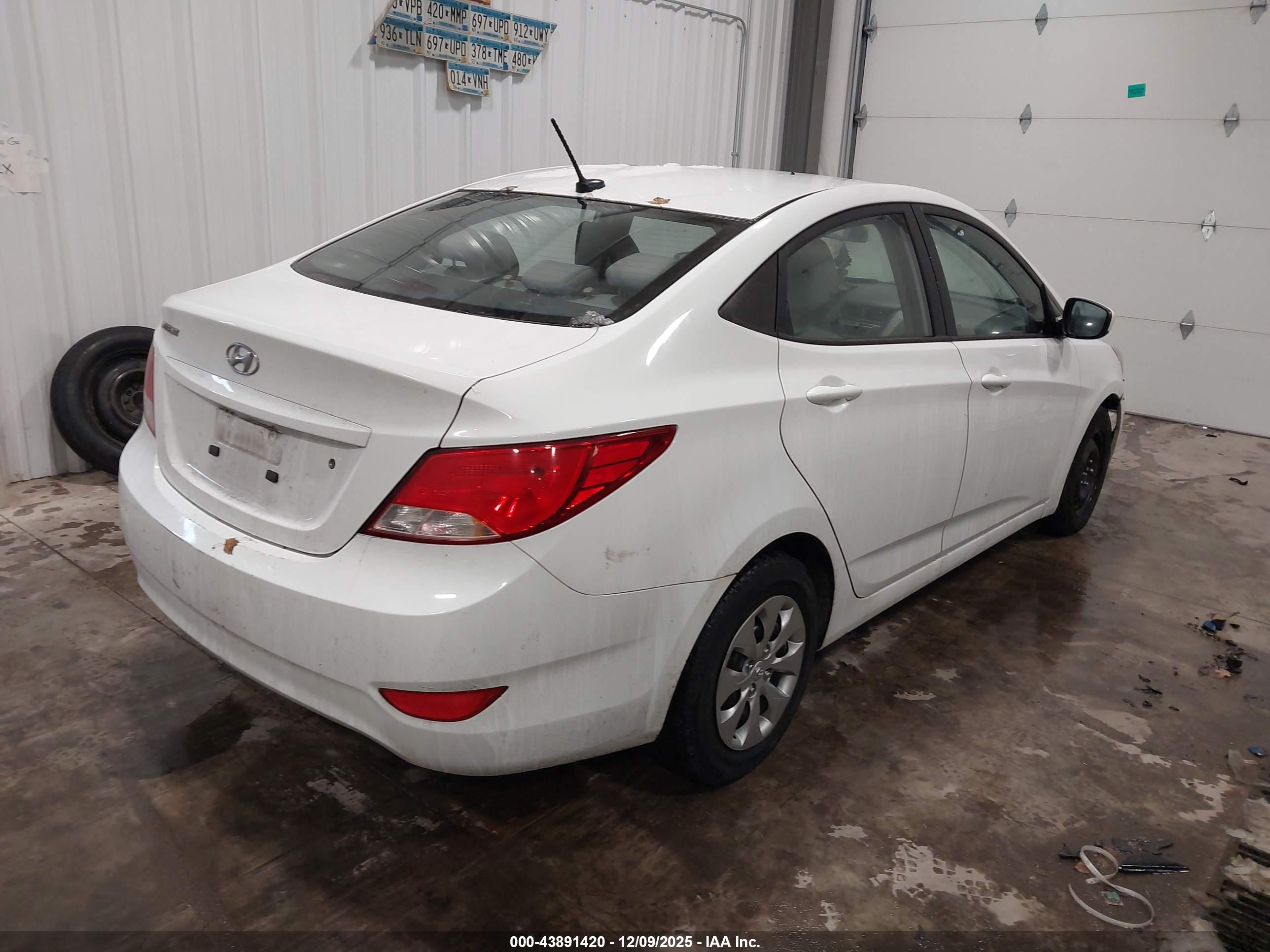 HYUNDAI ACCENT image 4