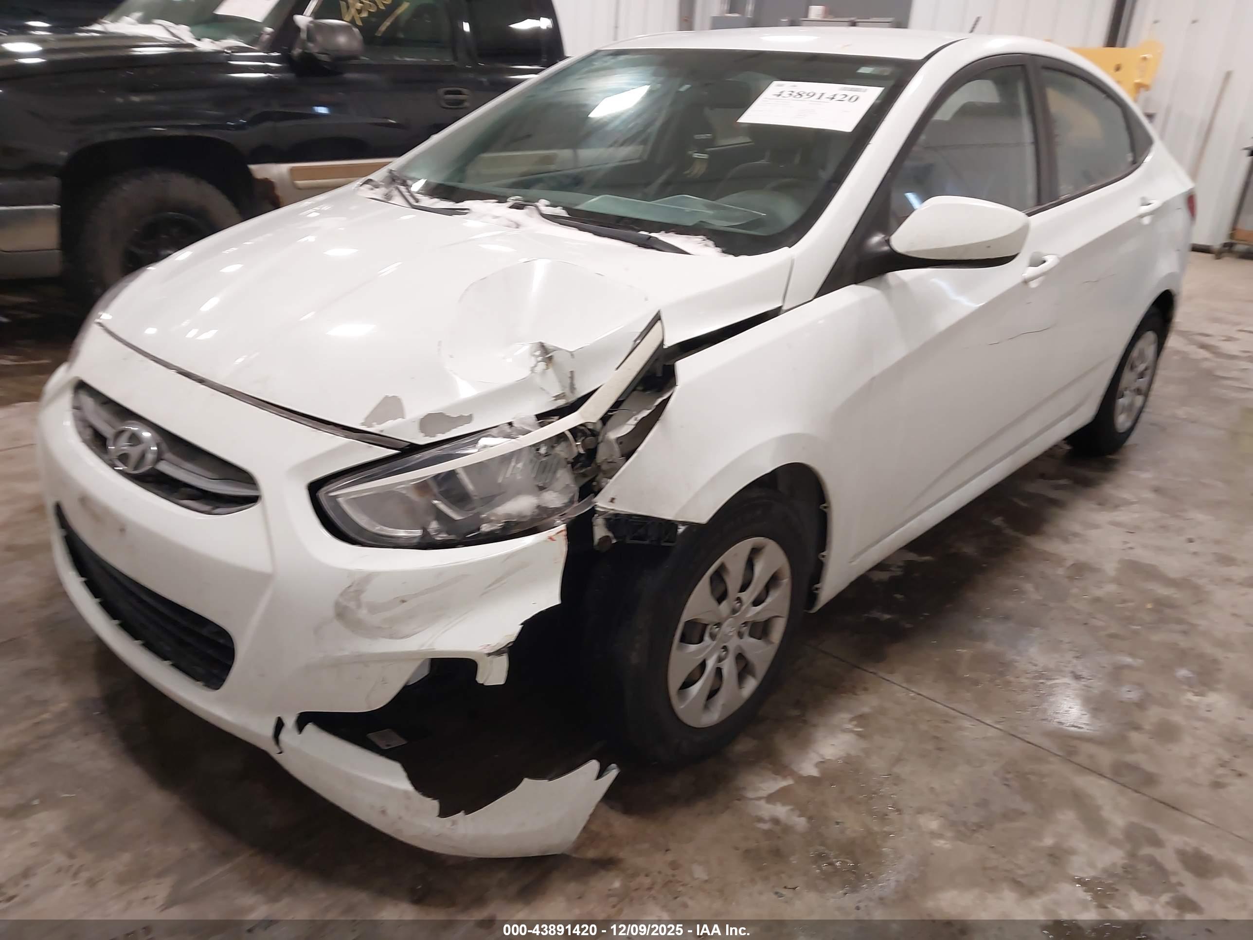 HYUNDAI ACCENT image 6