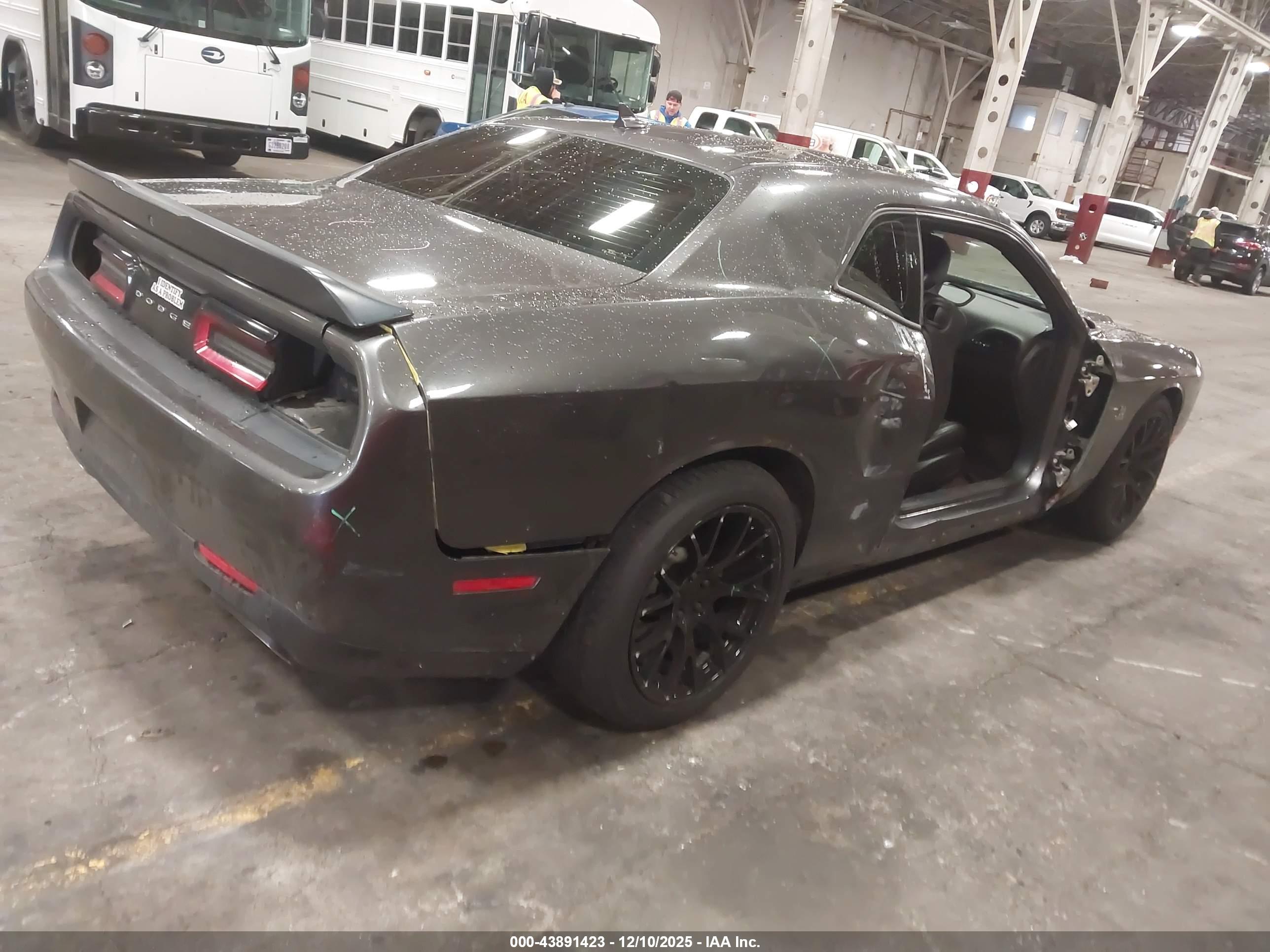 DODGE CHALLENGER image 4