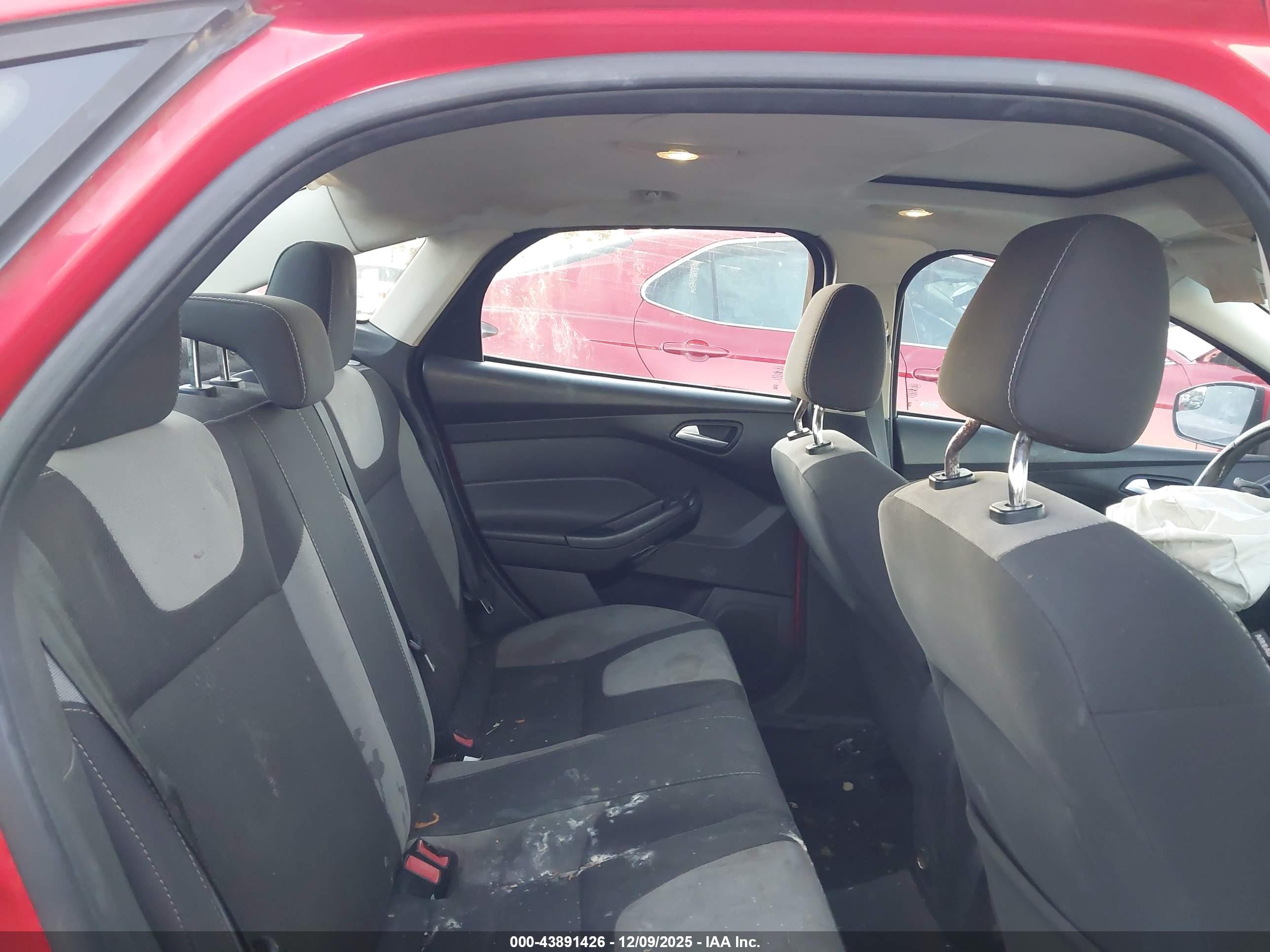 FORD FOCUS image 8