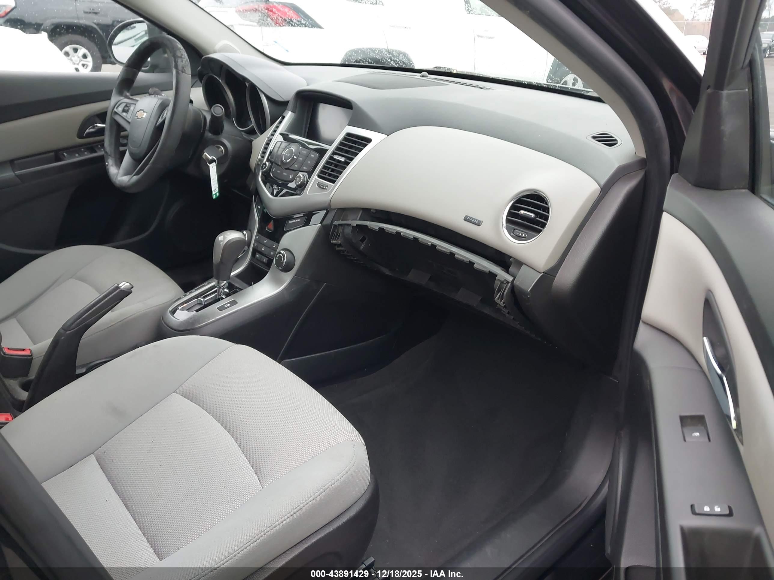 CHEVROLET CRUZE image 5