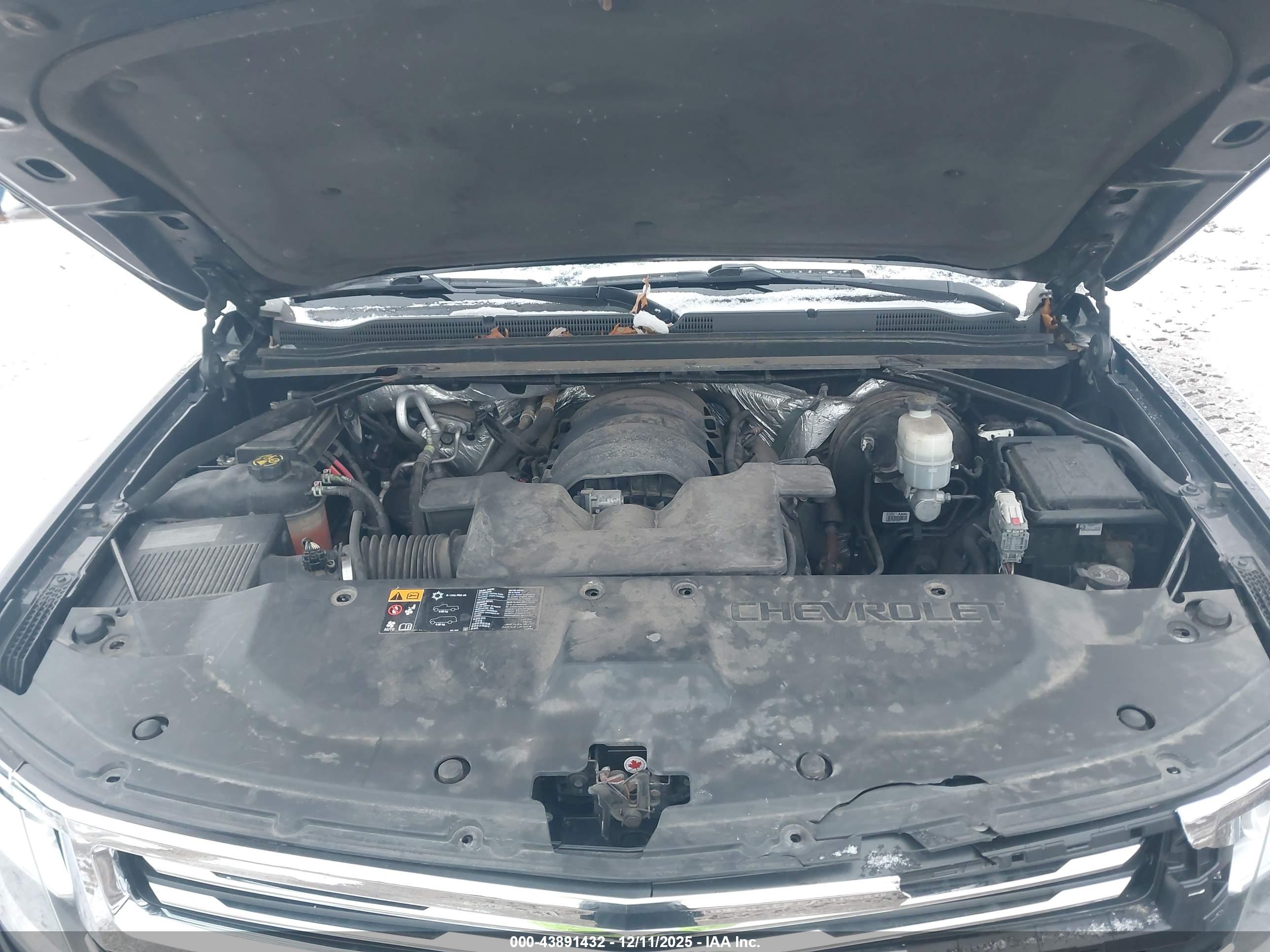 CHEVROLET SUBURBAN image 10