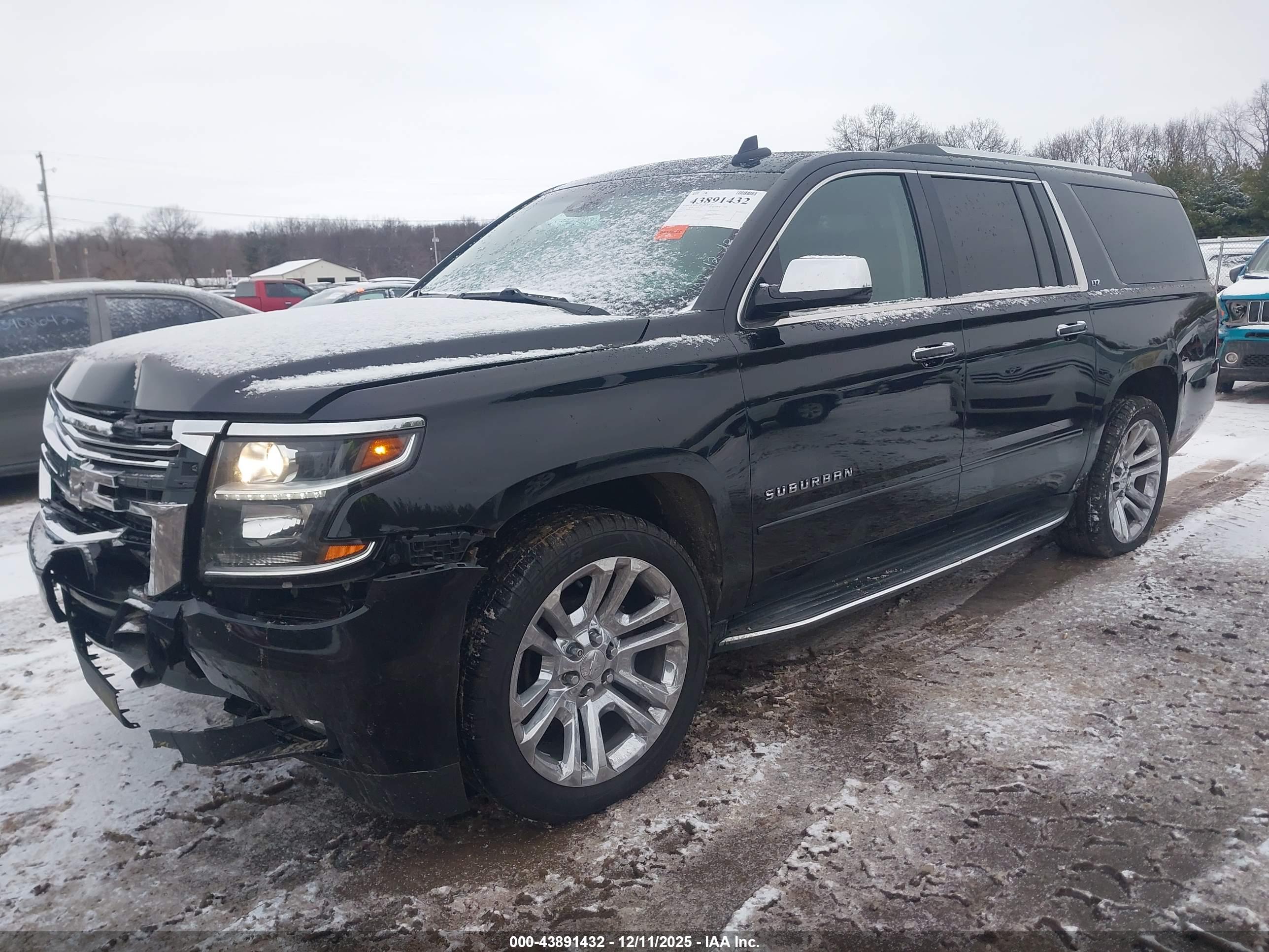 CHEVROLET SUBURBAN image 2