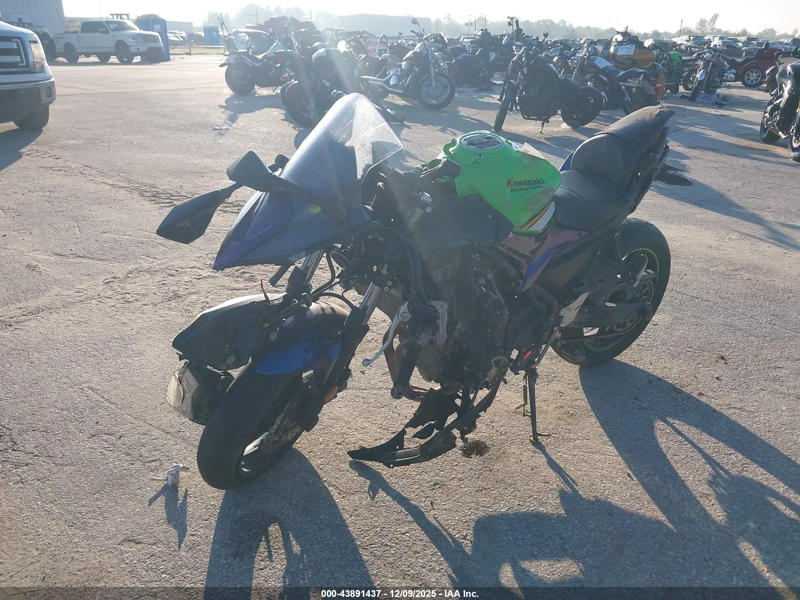 KAWASAKI EX650 image 2