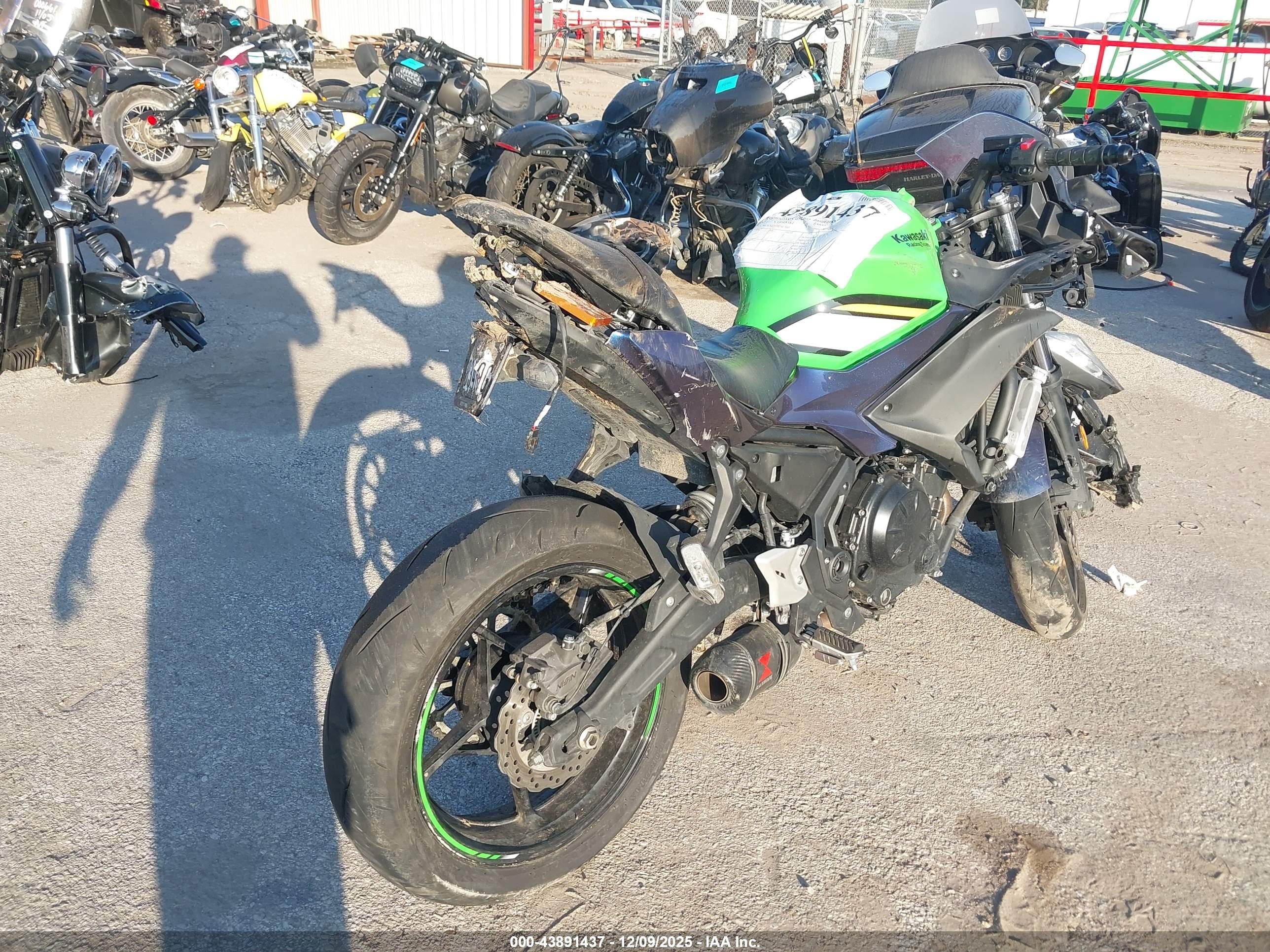 KAWASAKI EX650 image 4
