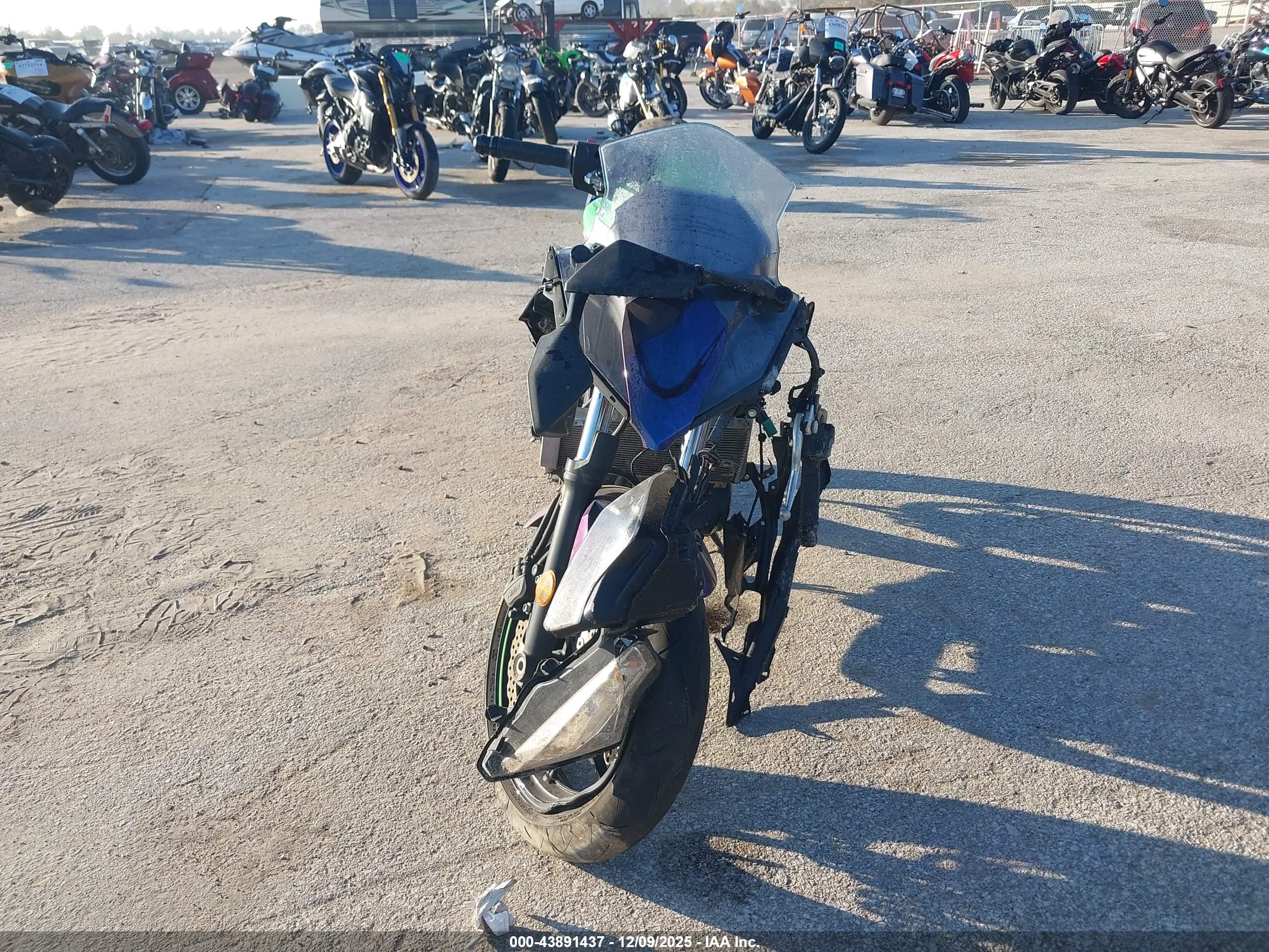 KAWASAKI EX650 image 5