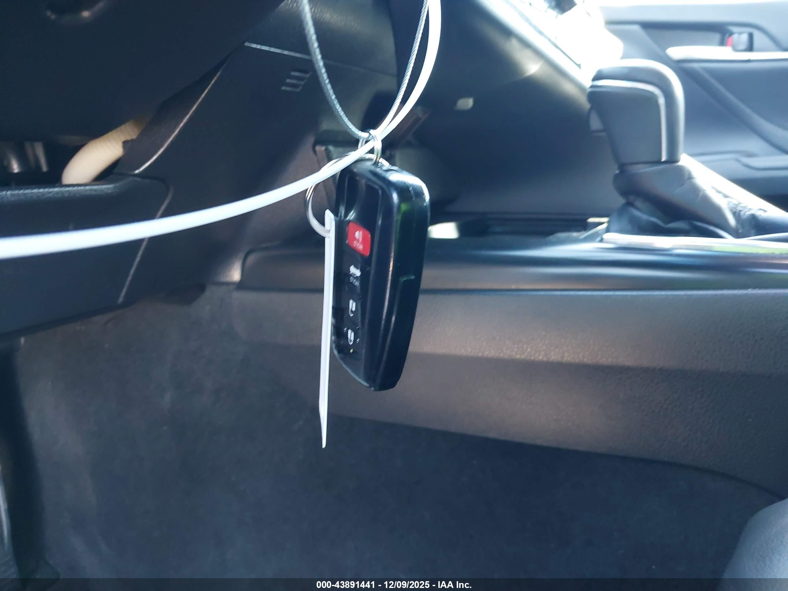 TOYOTA CAMRY image 11