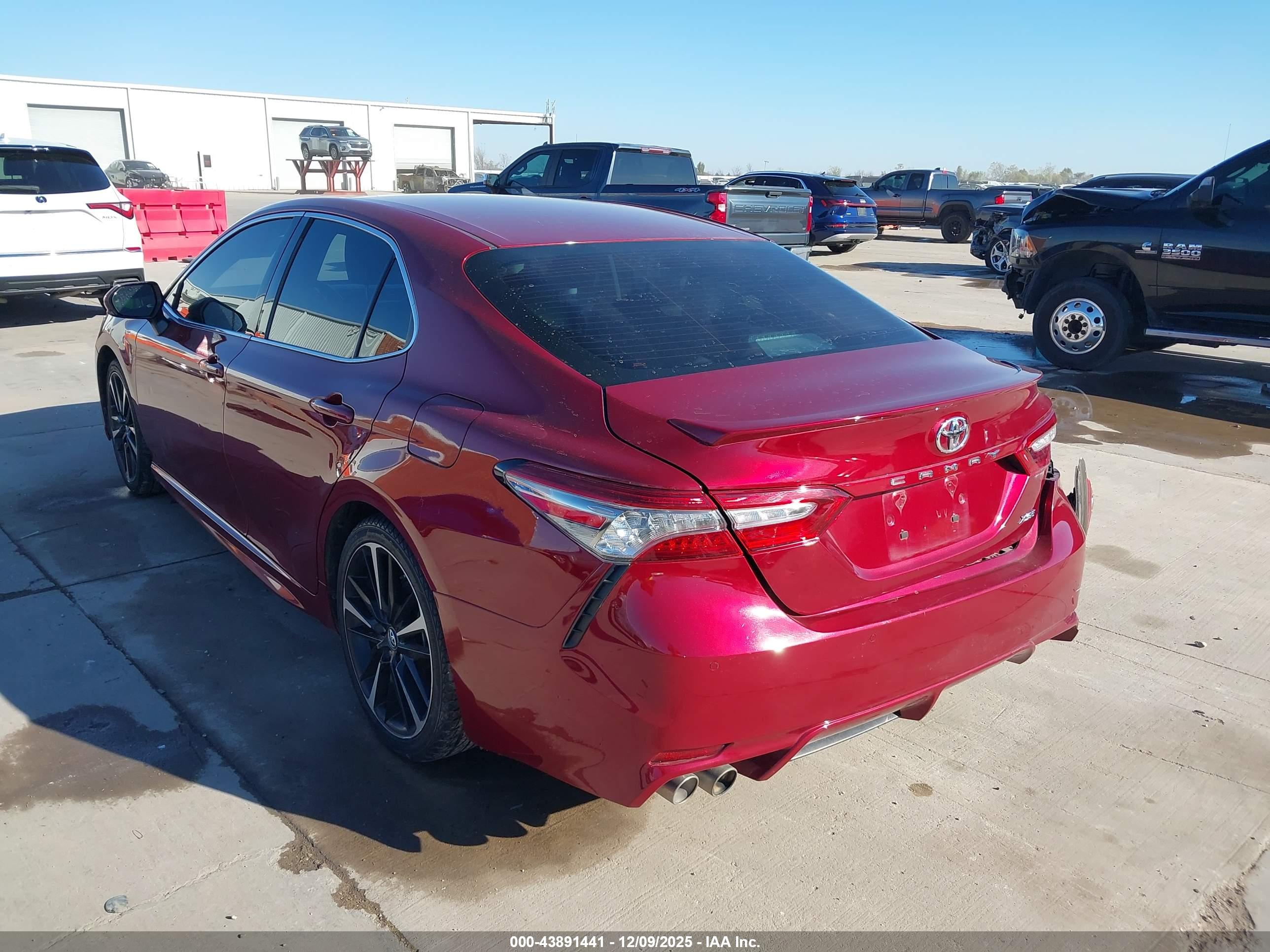 TOYOTA CAMRY image 3