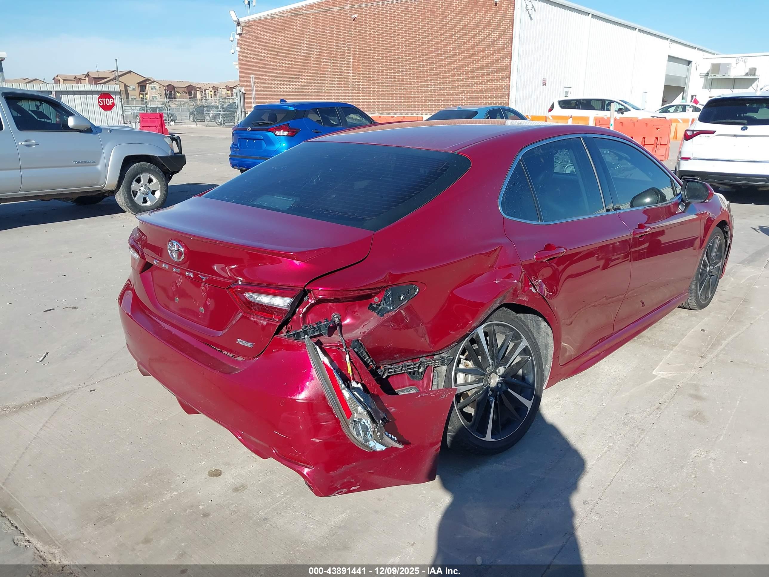 TOYOTA CAMRY image 4