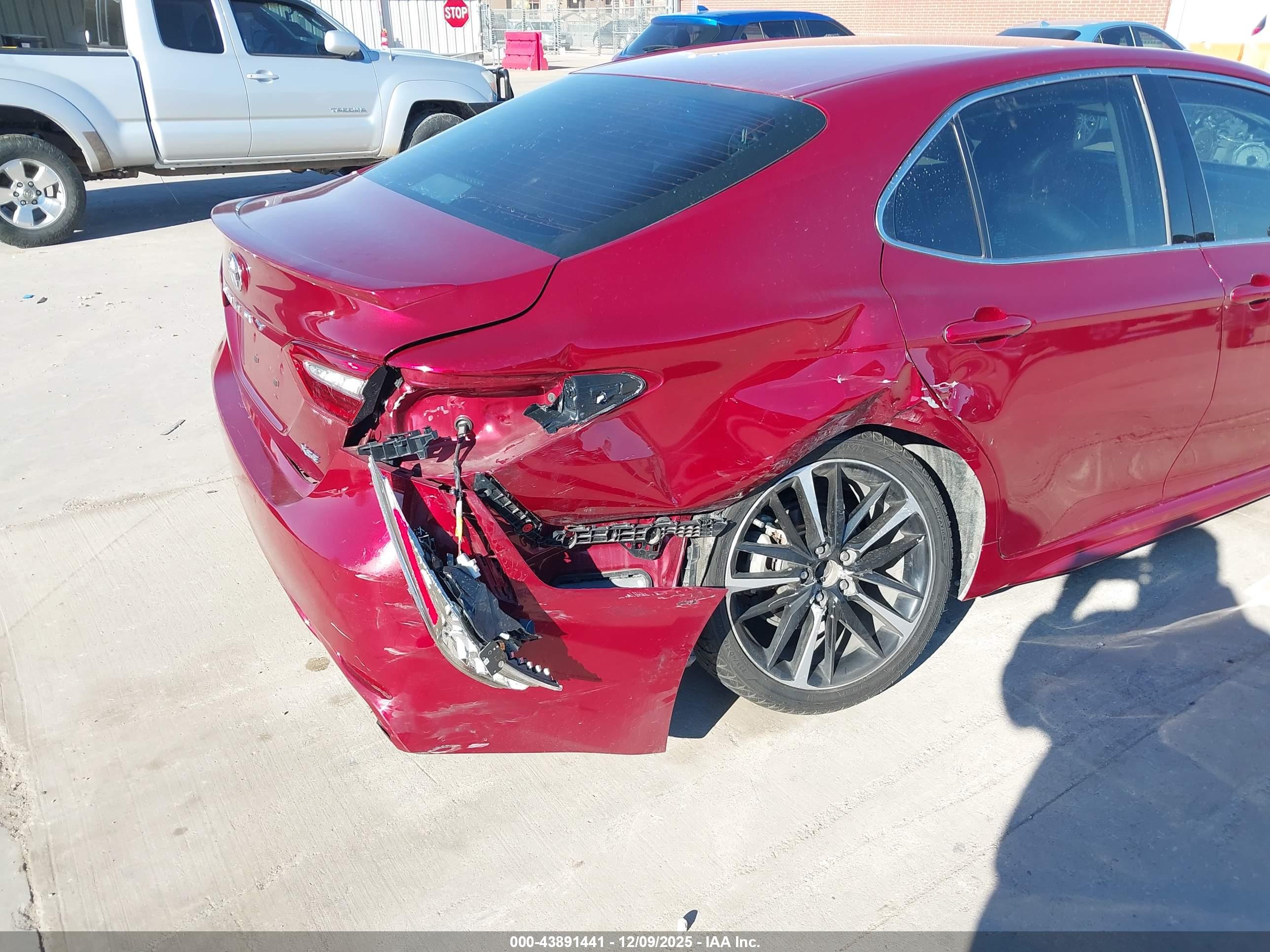 TOYOTA CAMRY image 6