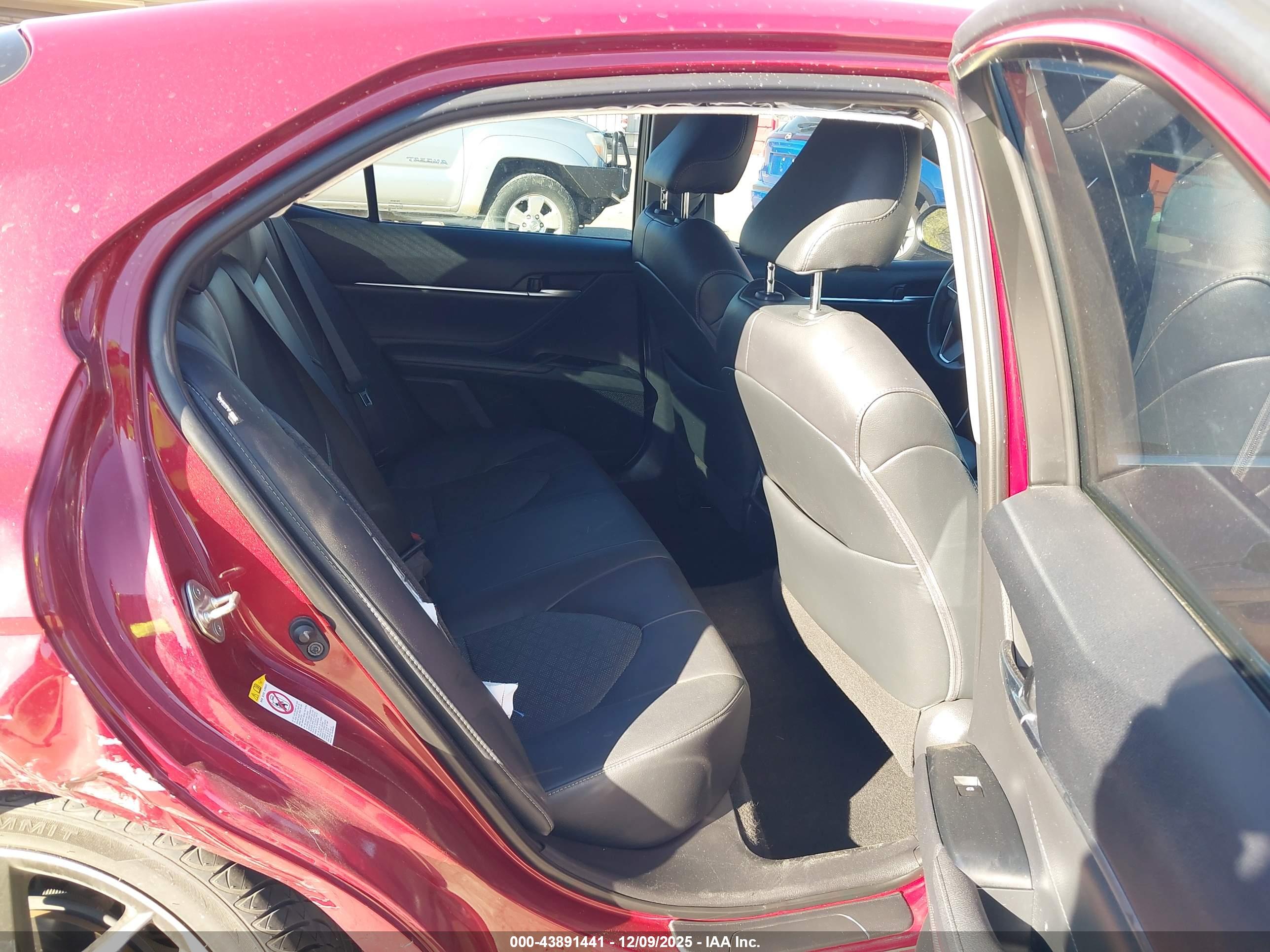 TOYOTA CAMRY image 8